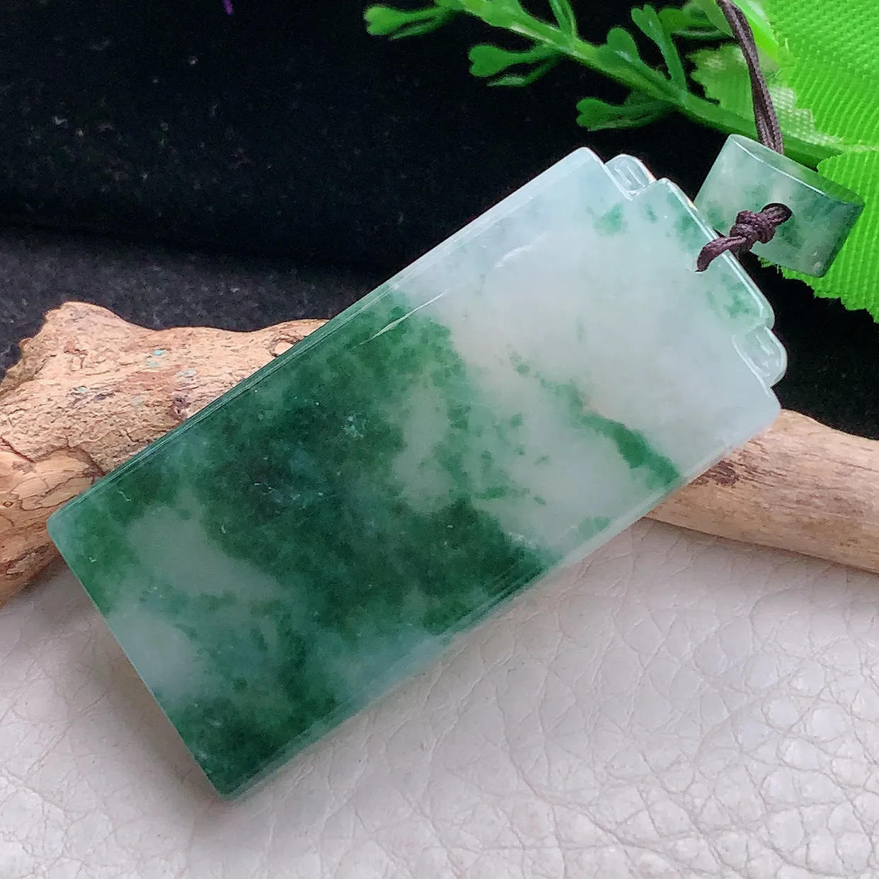 Lz实拍49.5*23.6*6.2天然缅甸翡翠雕花平安无事牌吊坠 半山半水玉坠