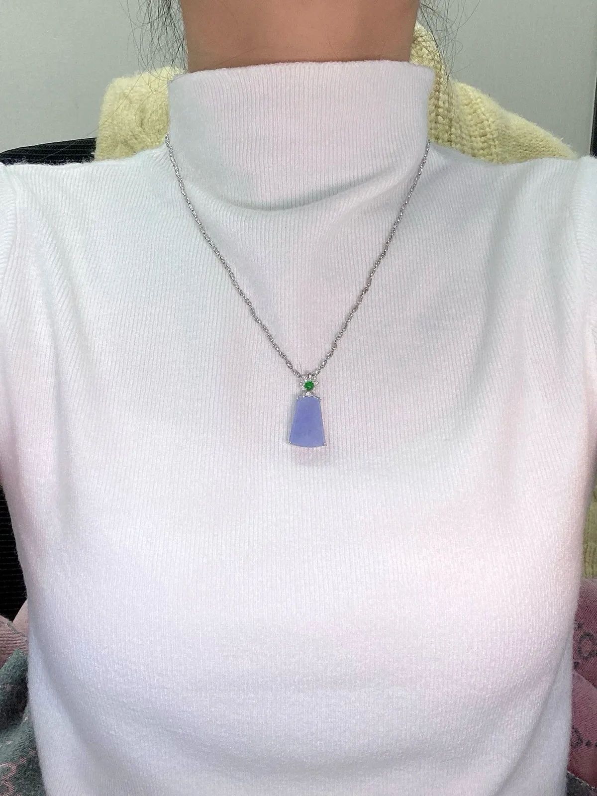 【冰种紫无事柱吊坠】质地细腻，光泽度不错，18k金钻镶嵌，裸石尺寸20.2*14.3*4.3毫米