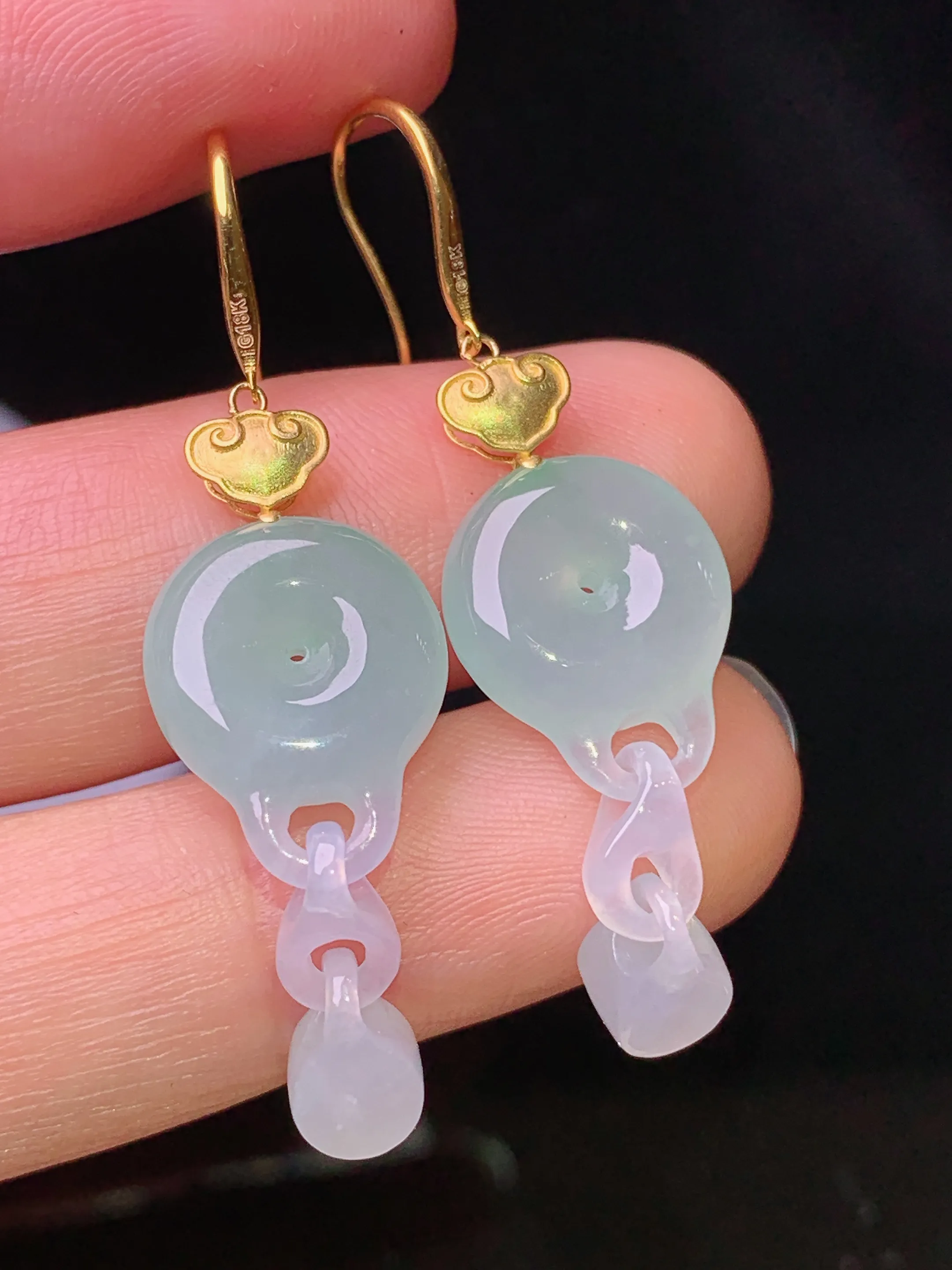 18k金镶嵌同心锁平安扣耳坠 玉质细腻 色泽清新艳丽 整体尺寸43*11.8*4.2