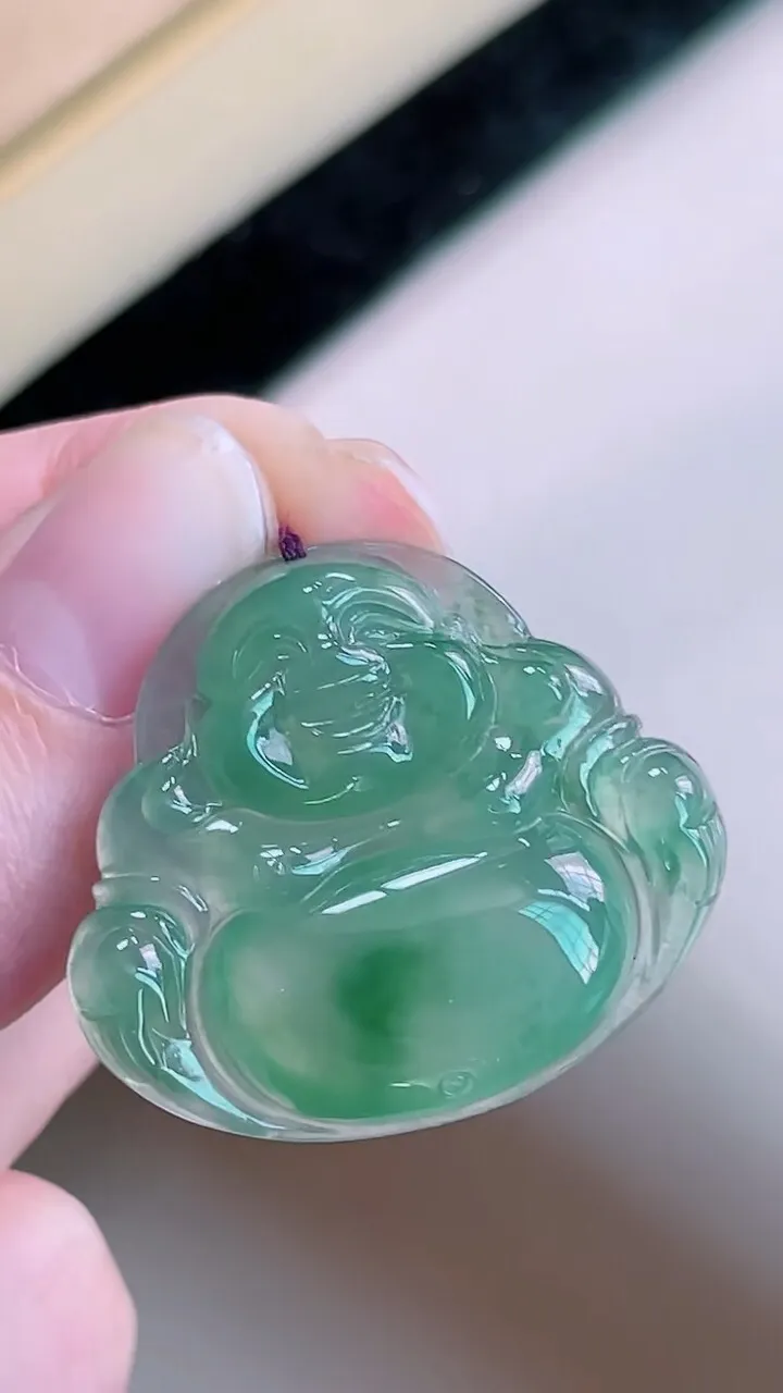 【翡翠名称】老坑种冰飘绿佛公翡翠吊坠
【翡翠尺寸】25.8/29.3/5.2mm
【翡翠描述】宝贝种