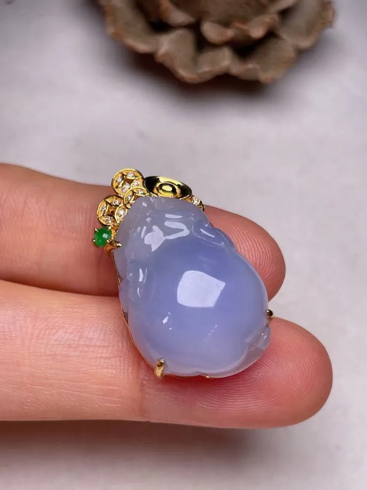 冰糯种紫罗兰【招财金蝉】吊坠、真金真钻镶嵌，种水好，玉质细腻 .裸石尺寸 21.3*15.7