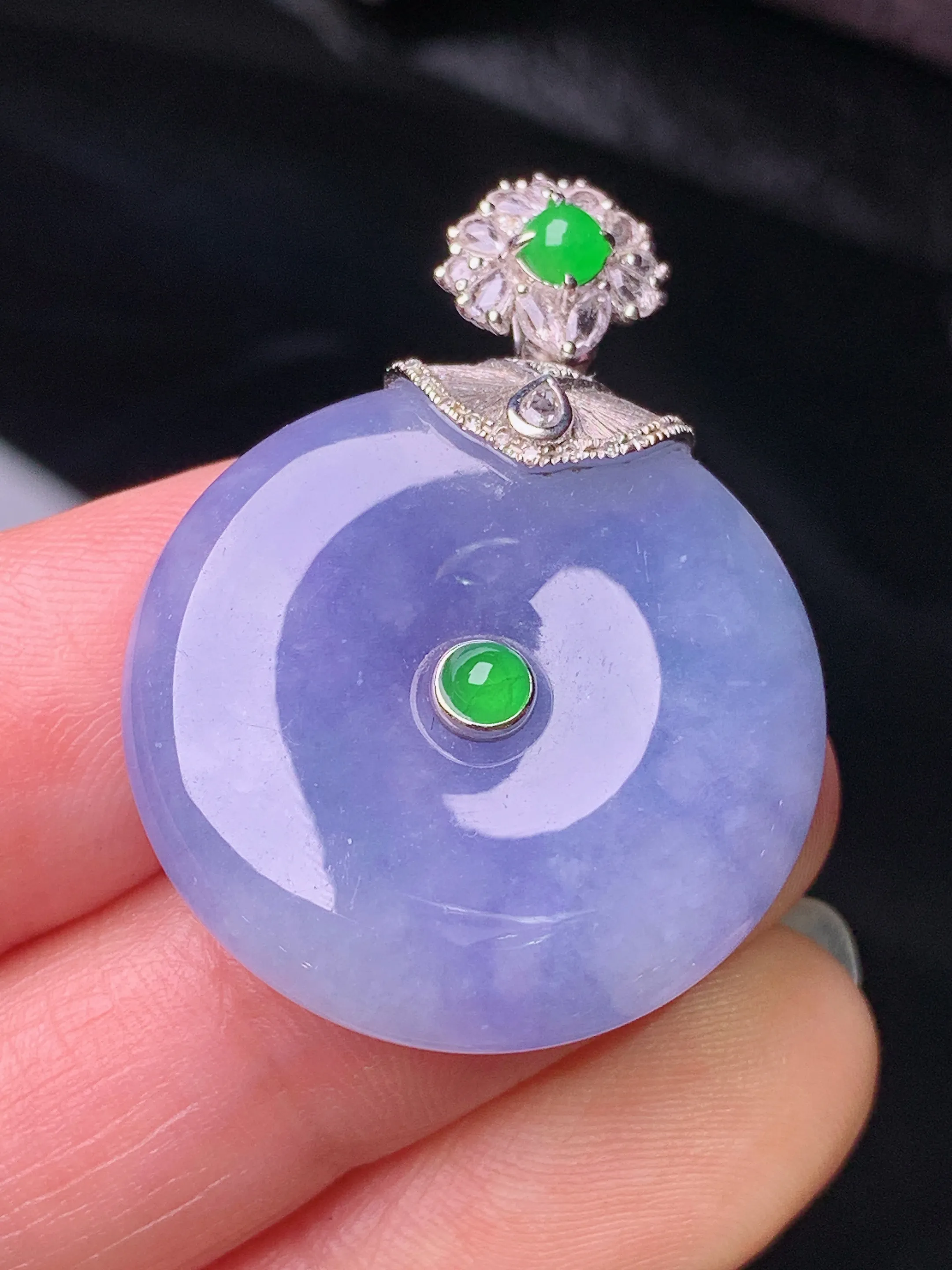 18k金钻镶嵌紫罗兰平安扣吊坠 玉质细腻 色泽清新艳丽 整体尺寸34.6*25.3*5.3
