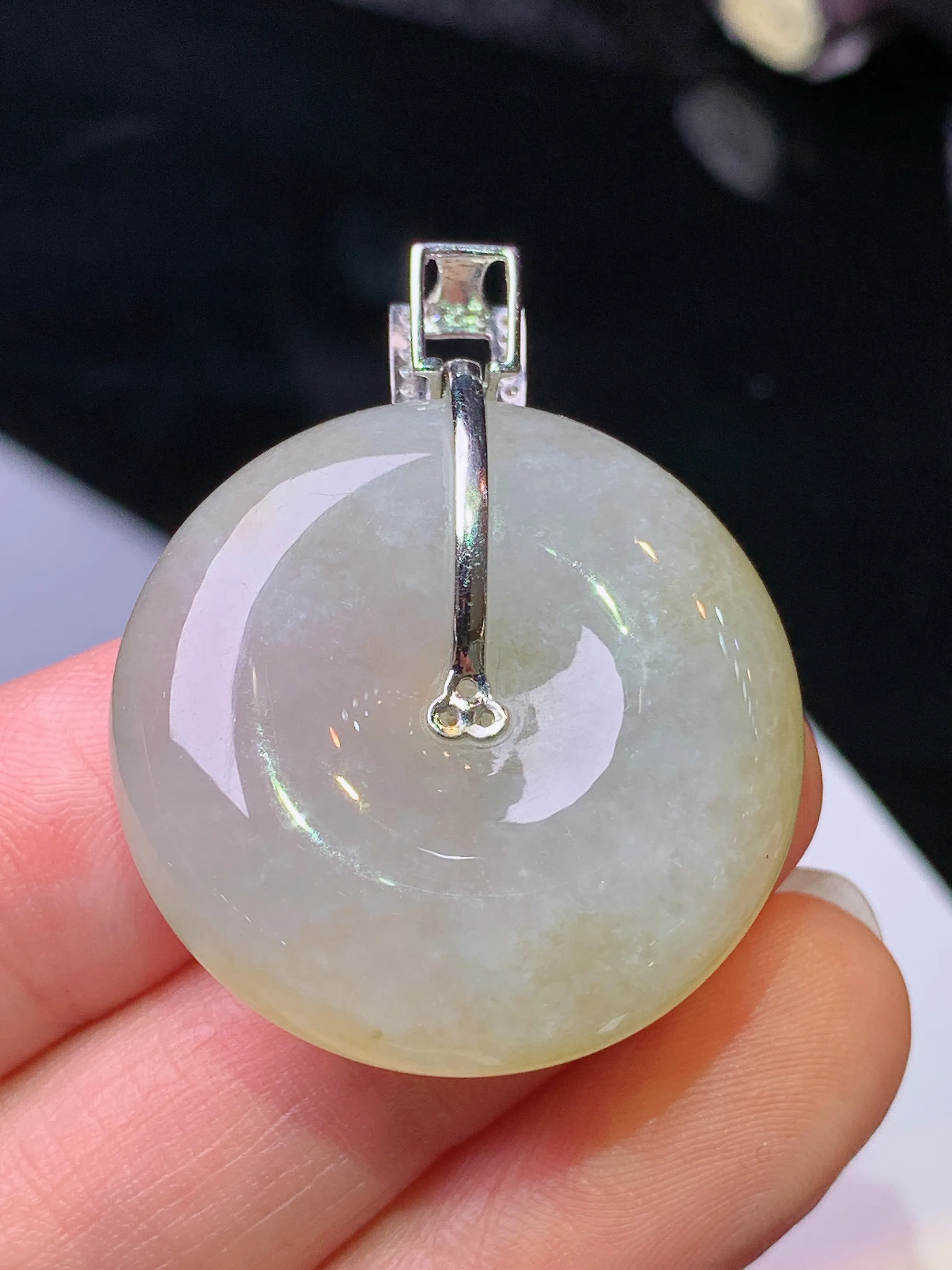 18k金钻镶嵌黄翡平安扣吊坠 玉质细腻 色泽清新艳丽 整体尺寸24.8*28.3*9.5