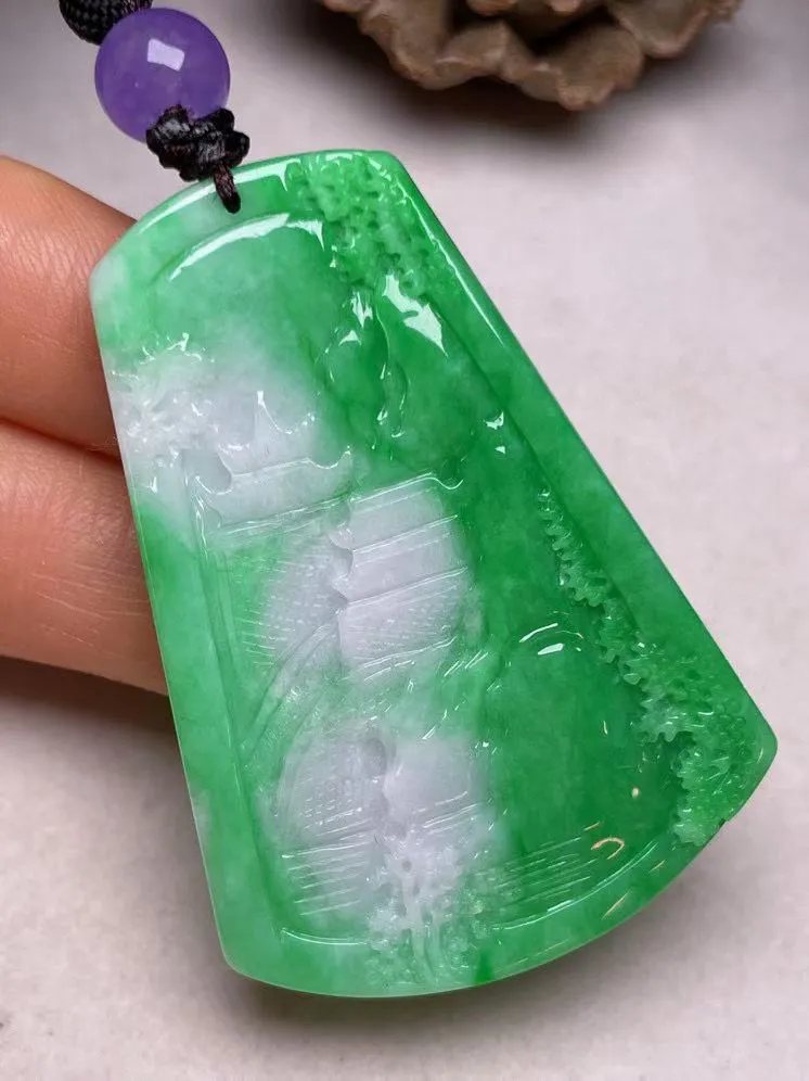冰糯种辣绿【前程锦绣】吊坠，种水好，玉质细腻 ，卖相好.