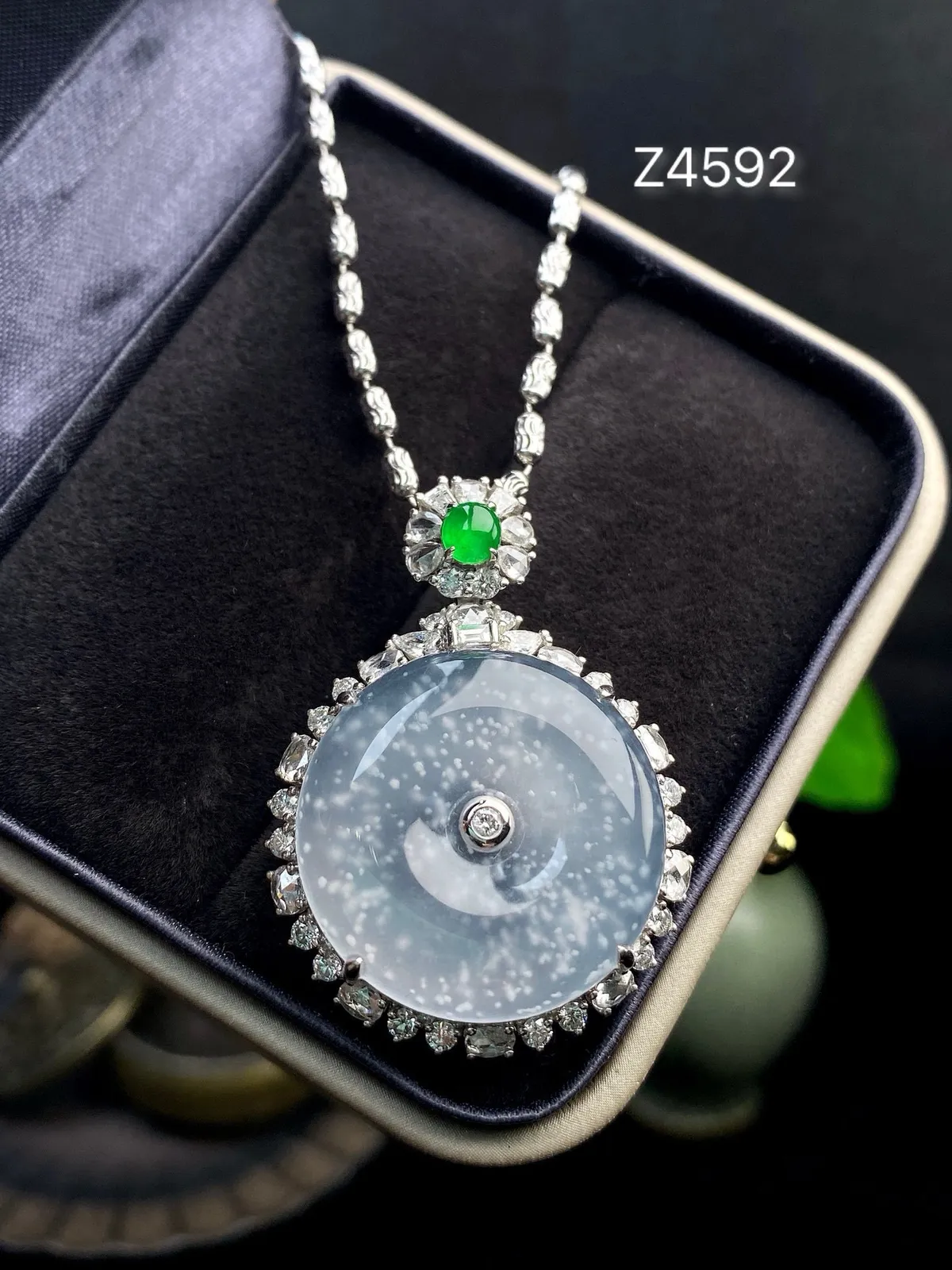 【冰种平安扣】老坑雪花棉，质地非常细腻，冰润十足，种老冰透，收藏品质，18k金钻镶嵌，裸石尺寸22.