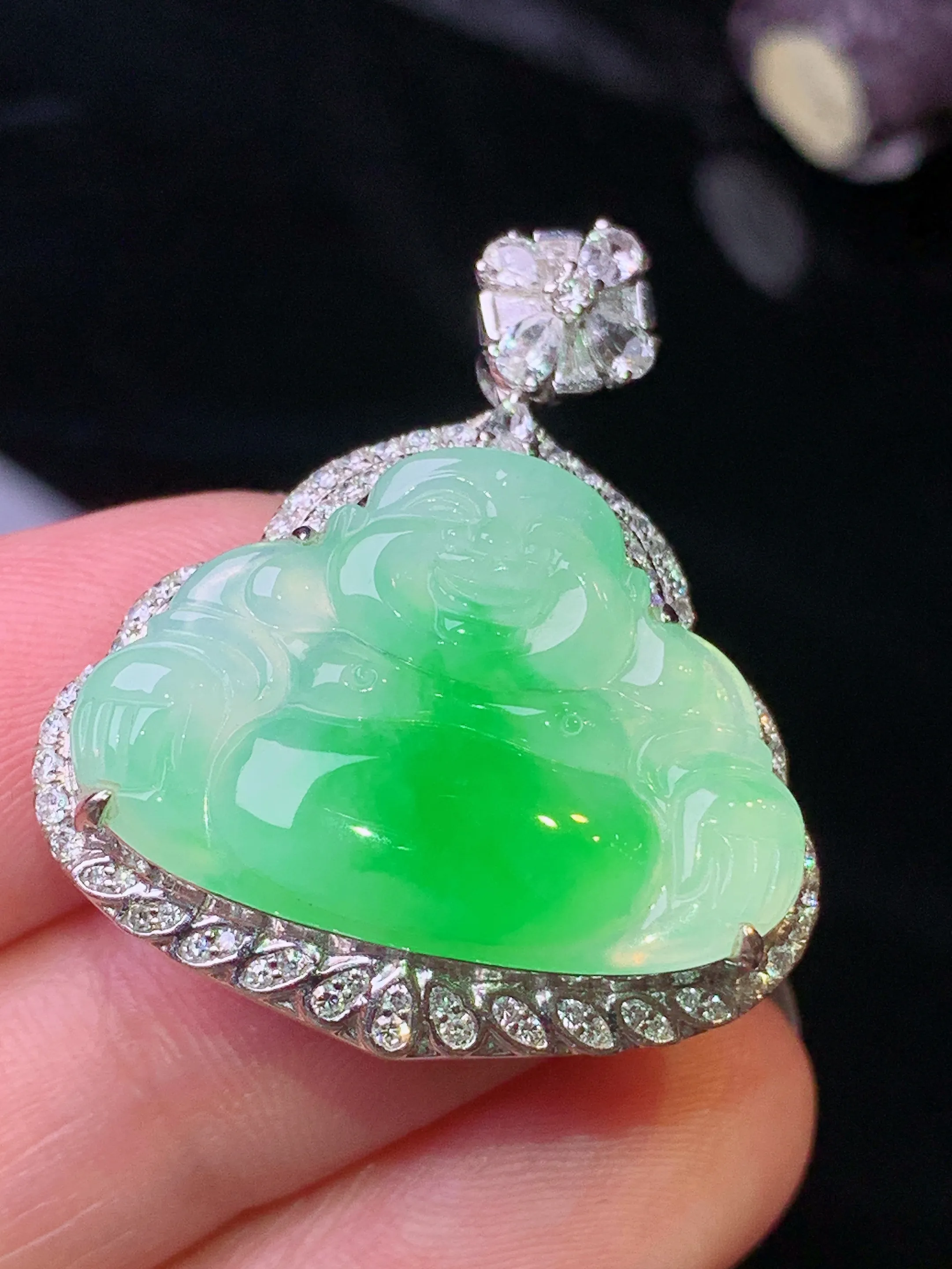 18k金钻镶嵌翠绿佛公吊坠 玉质细腻 色泽清新艳丽 整体尺寸32*27*10