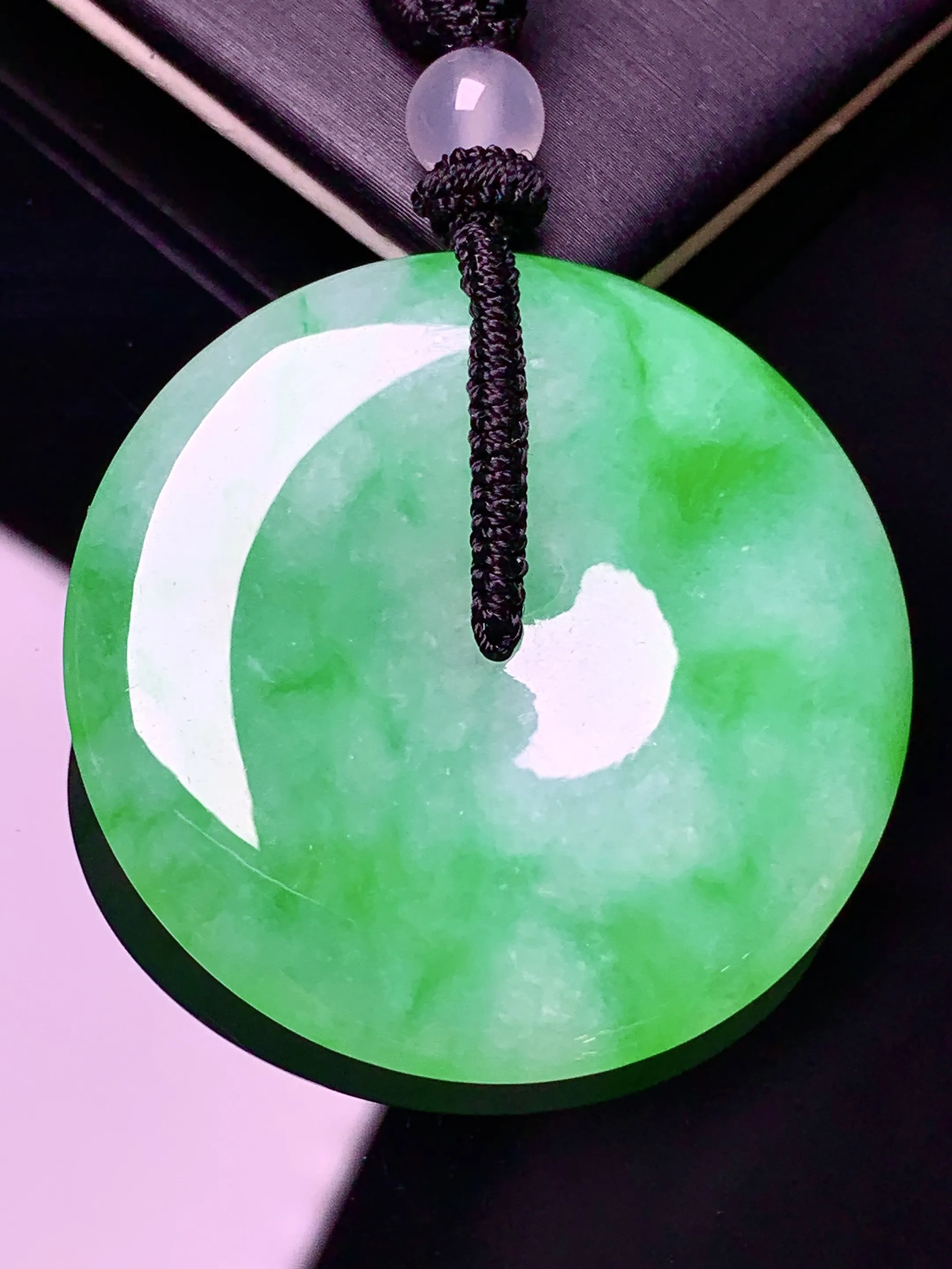 翠绿平安扣吊坠 玉质细腻 色泽清新艳丽 整体尺寸37*6.2