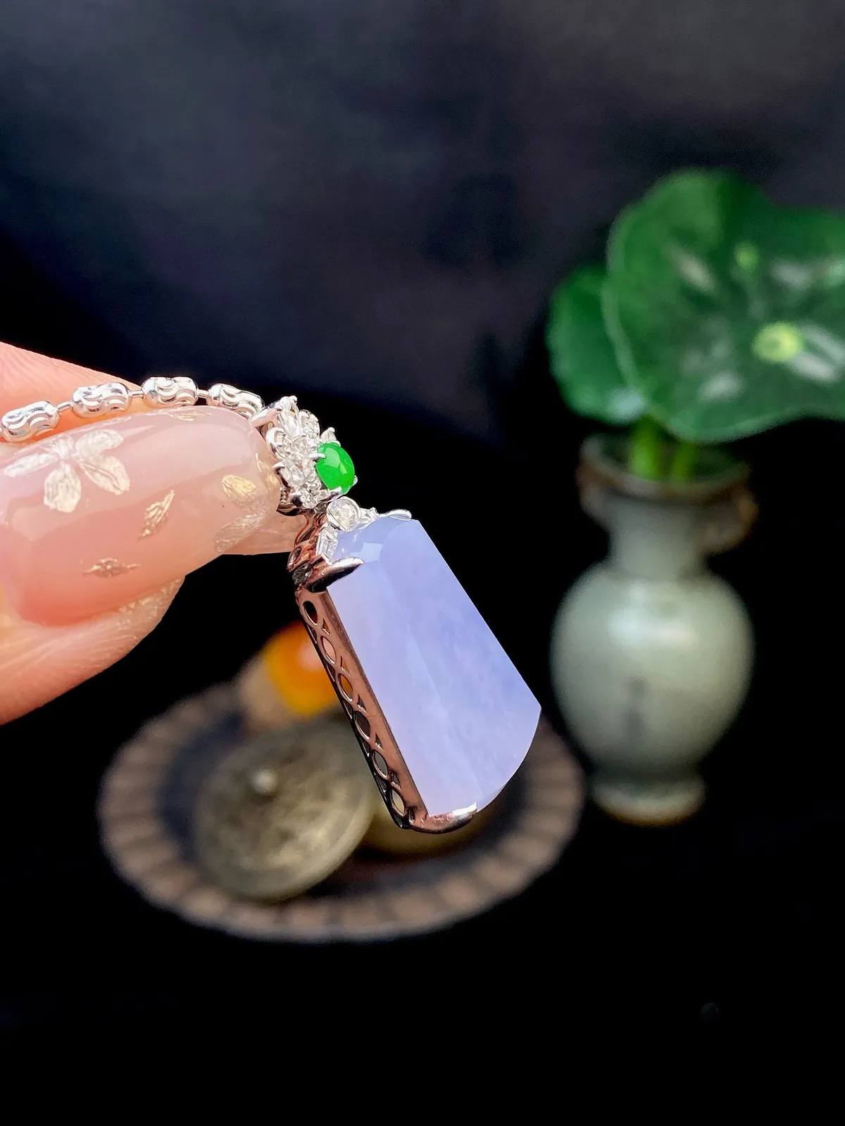 【冰种紫无事柱吊坠】质地细腻，光泽度不错，18k金钻镶嵌，裸石尺寸20.2*14.3*4.3毫米