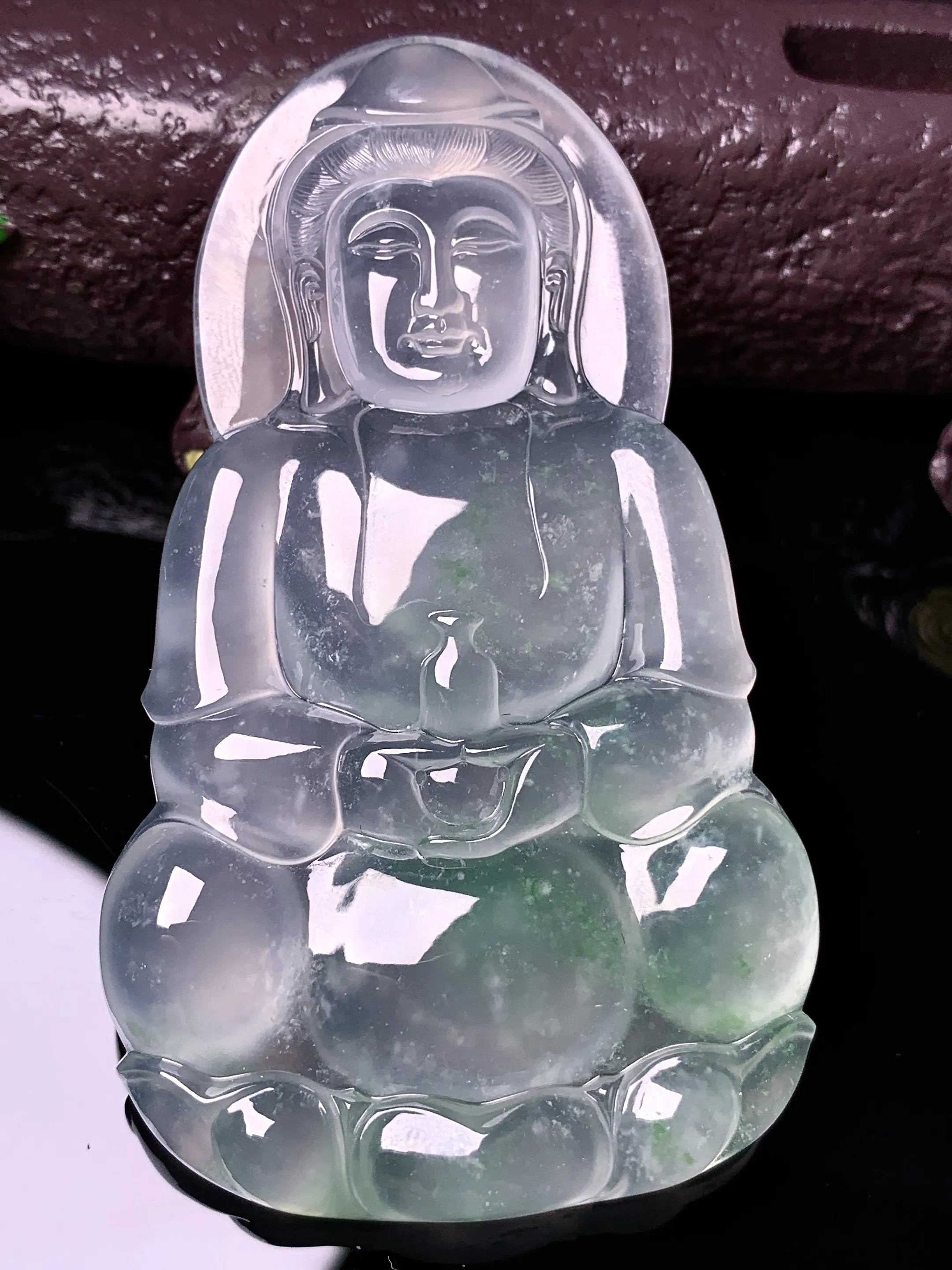 冰种飘绿观音吊坠 玉质细腻 色泽清新艳丽 整体尺寸69.7*41.5*7