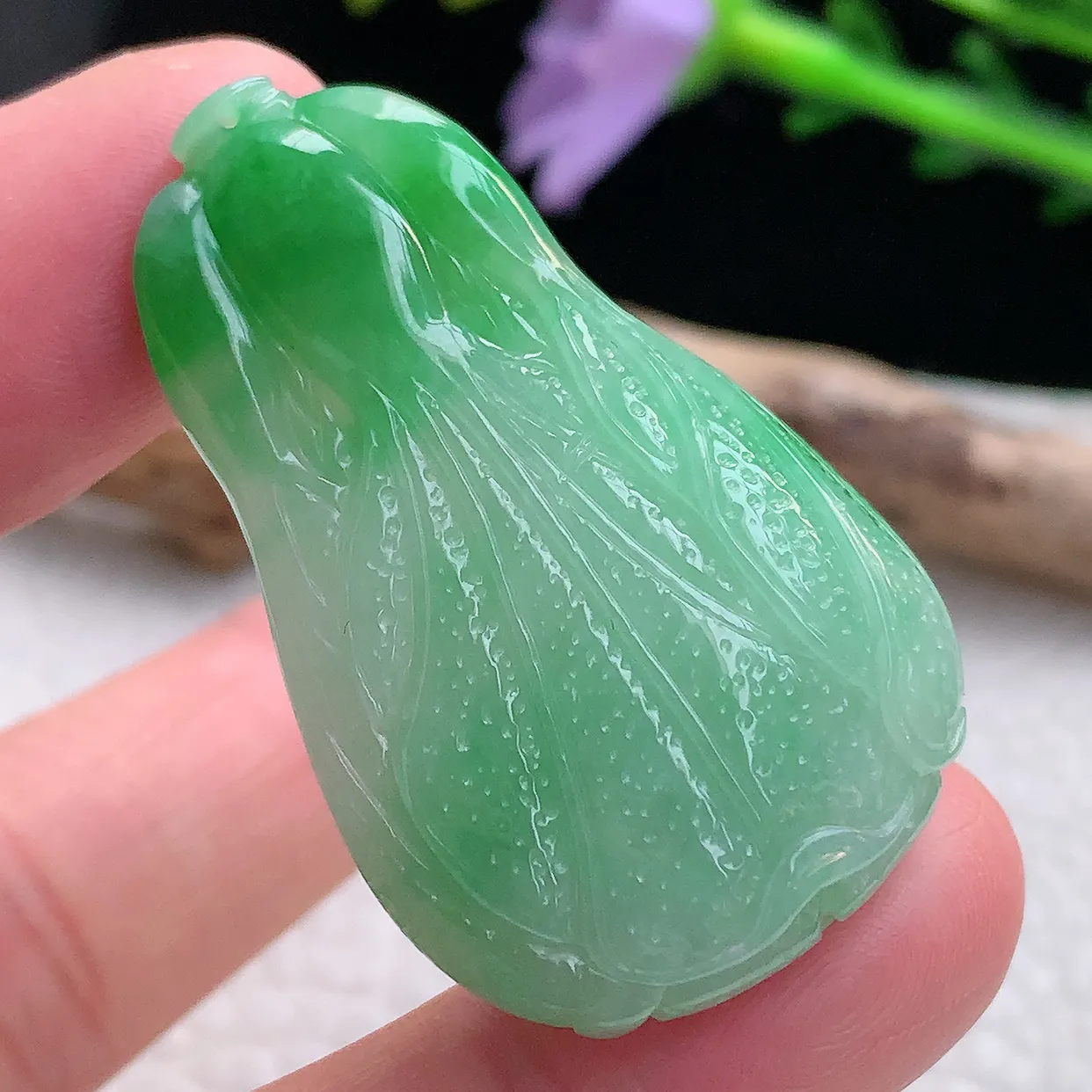 Lz实拍42*27*10.8天然缅甸翡翠冰胶润飘绿小白菜吊坠 八方来财玉坠