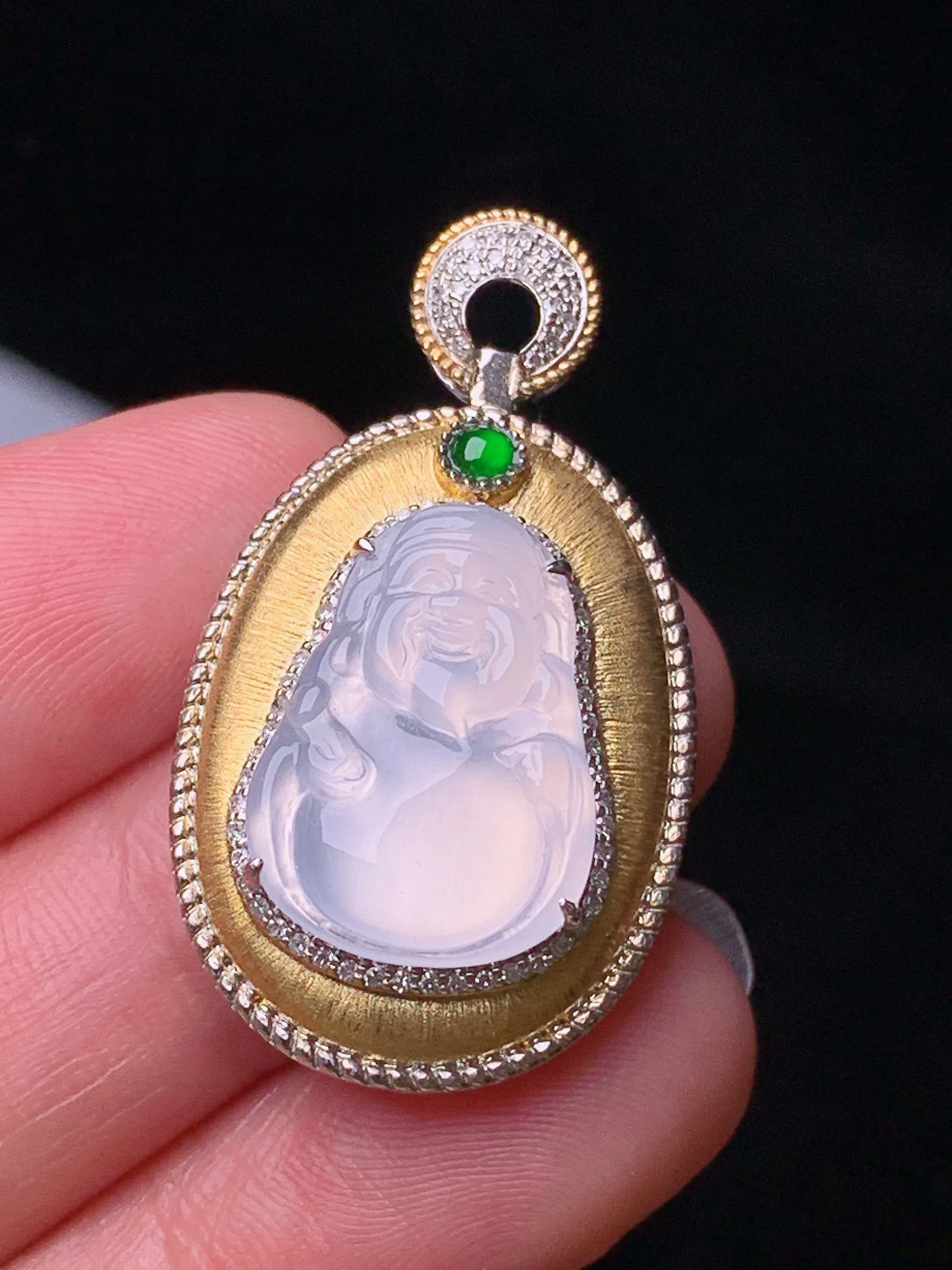 18k金钻镶嵌冰种财神吊坠 玉质细腻 色泽清新艳丽 整体尺寸34*19.3*8.8