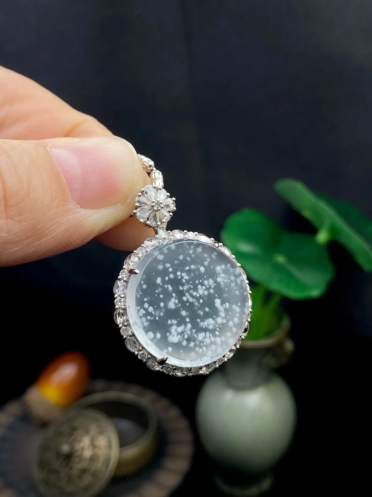 【冰种圆无事牌】老坑雪花棉，质地细腻，种水色俱全，冰透闪亮，18k金钻镶嵌，裸石尺寸19.5*3毫米