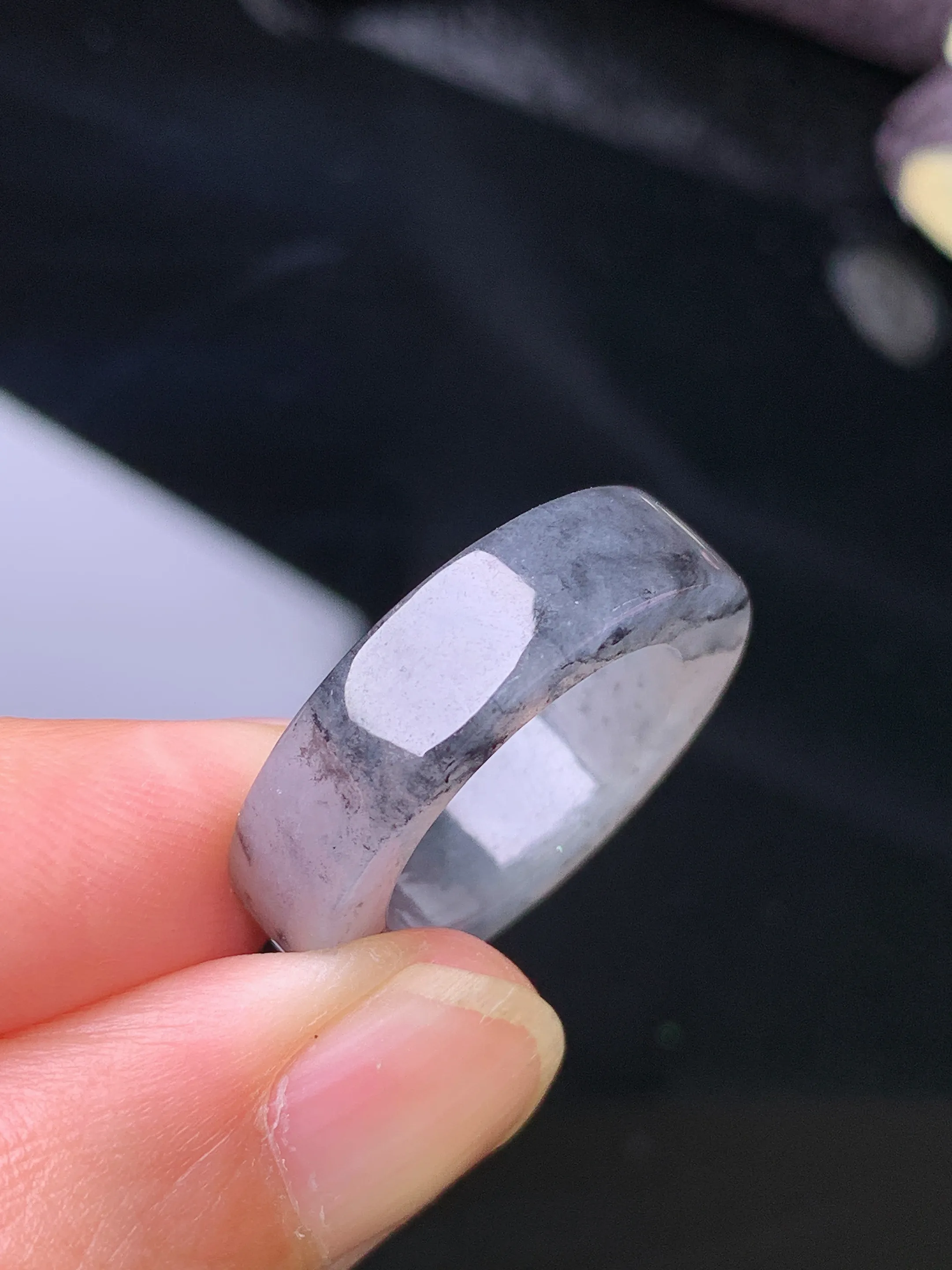 冰种乌鸡指环 玉质细腻 色泽清新艳丽 圈口9.5 整体尺寸23*5.7*3.6