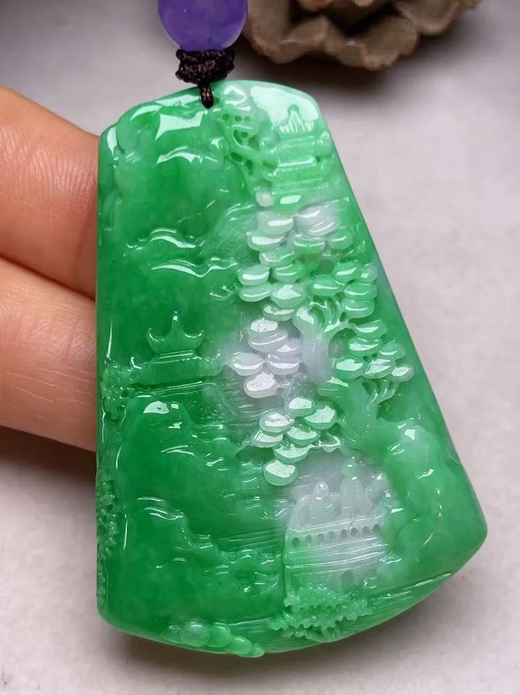 冰糯种辣绿【前程锦绣】吊坠，种水好，玉质细腻 ，卖相好.