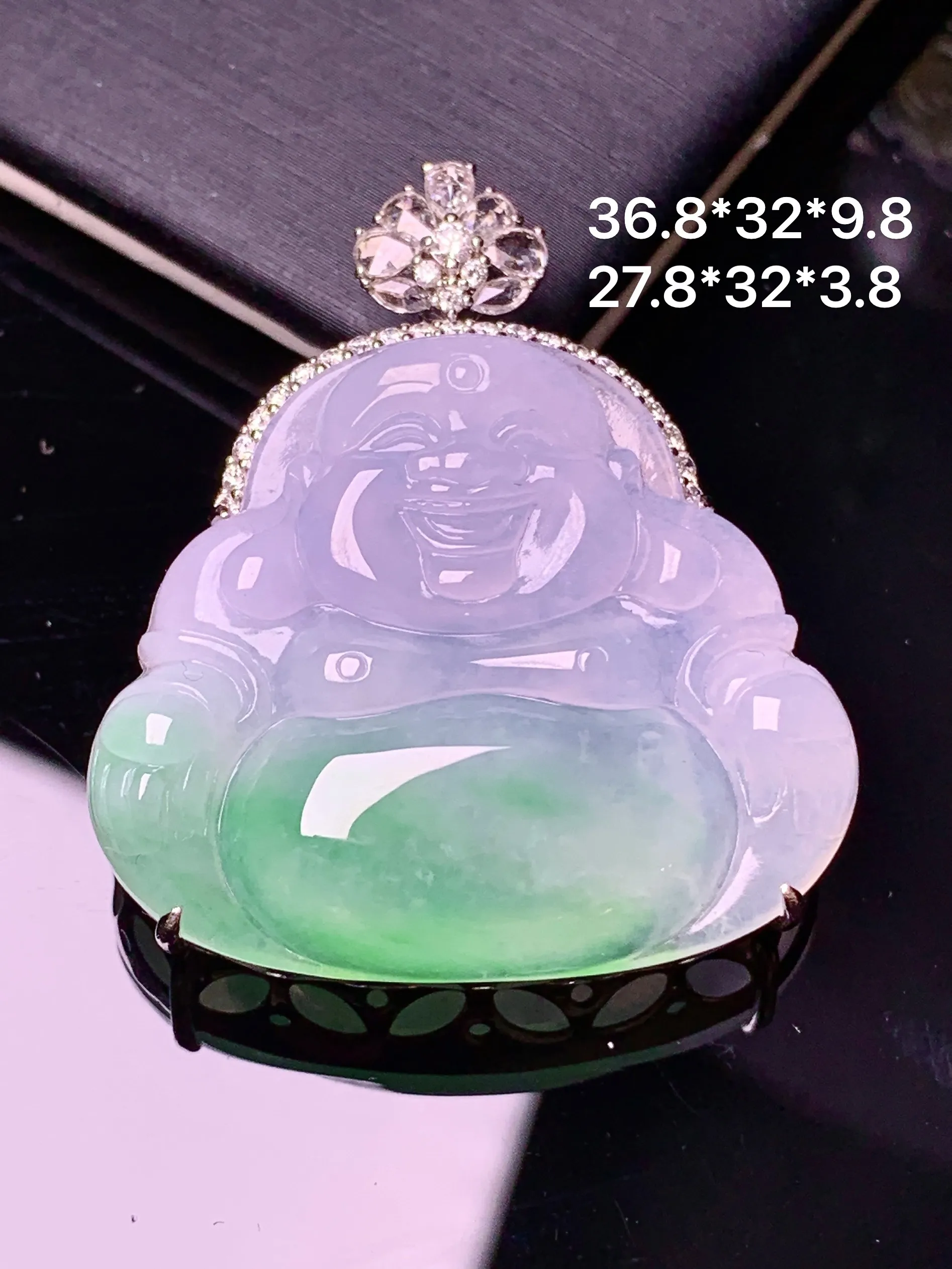 18k金钻镶嵌飘绿佛公吊坠 玉质细腻 色泽清新艳丽 整体尺寸36.8*32*9.8