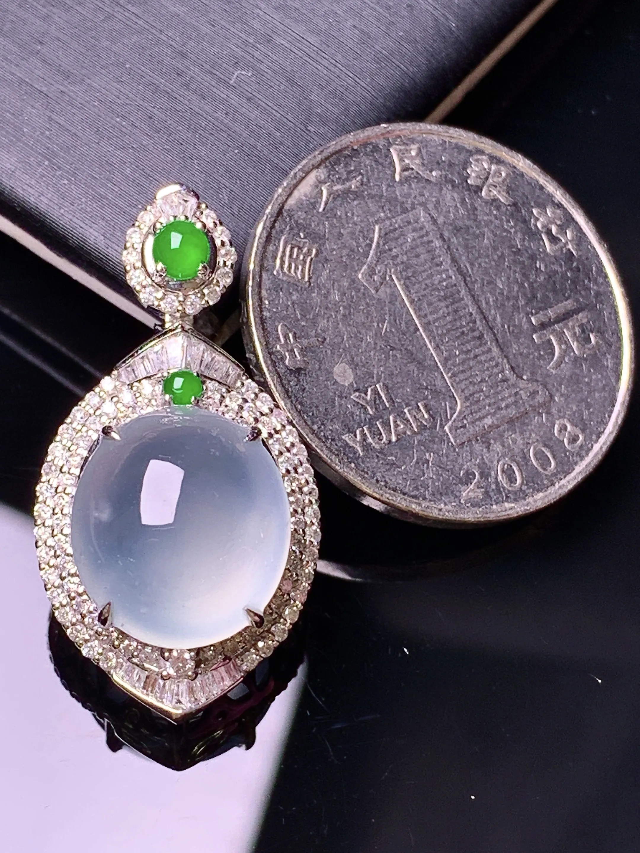 18k金钻镶嵌冰种蛋面吊坠 玉质细腻 色泽清新艳丽 整体尺寸29.7*15.6*11