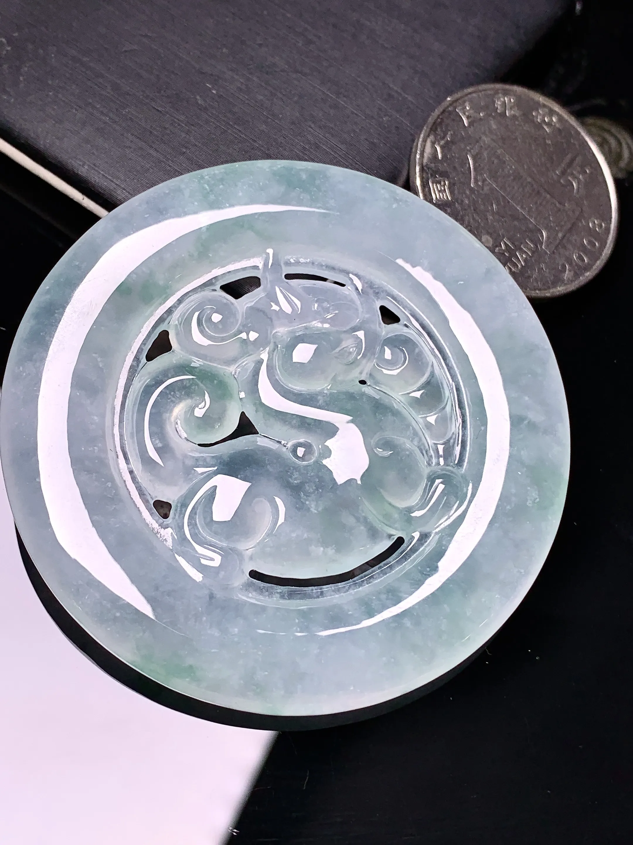 冰种麒麟圆牌吊坠 玉质细腻 色泽清新艳丽 整体尺寸54*5.8