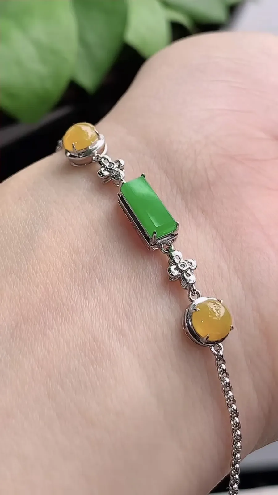 a货翡翠冰种18K金镶嵌黄翡蛋面阳绿无事牌手链 尺寸8.6×3.3×4.3mm 重量2.25g 1216