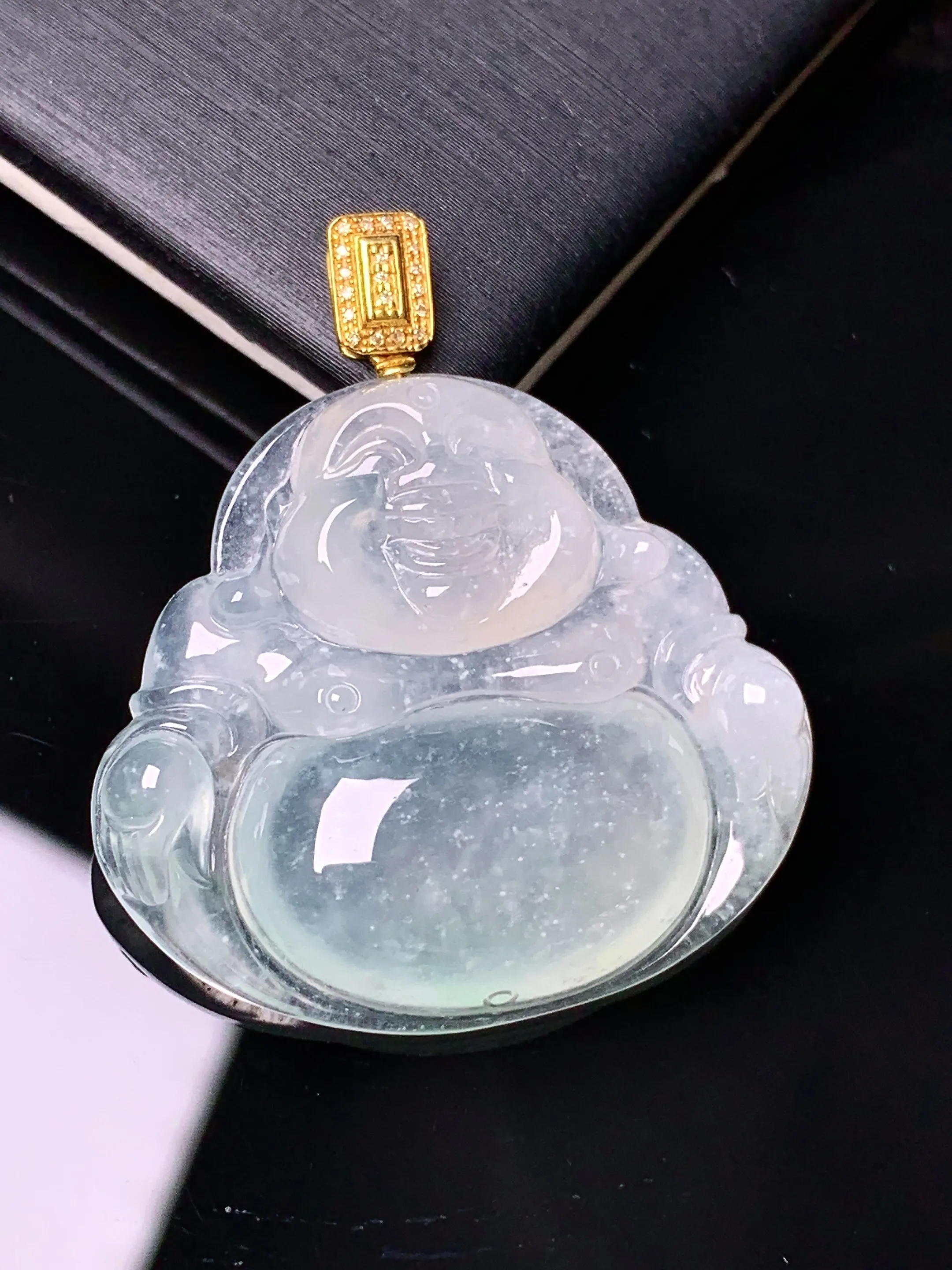 18k金钻镶嵌冰种佛公吊坠 玉质细腻 色泽清新艳丽 整体尺寸34.6*30.8*5.8