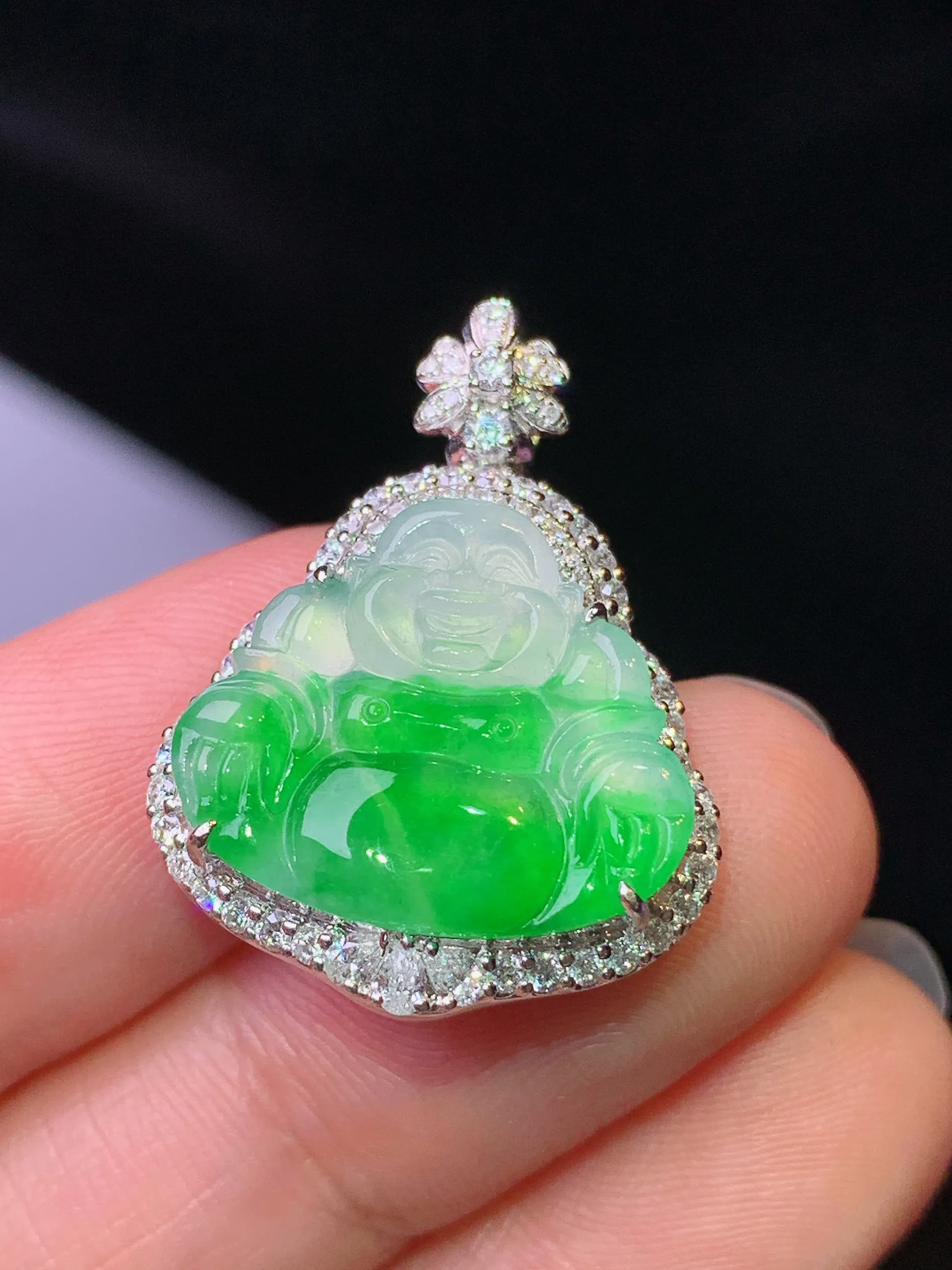 18k金钻镶嵌翠绿佛公吊坠 玉质细腻 色泽清新艳丽 整体尺寸26.5*20*8.6
