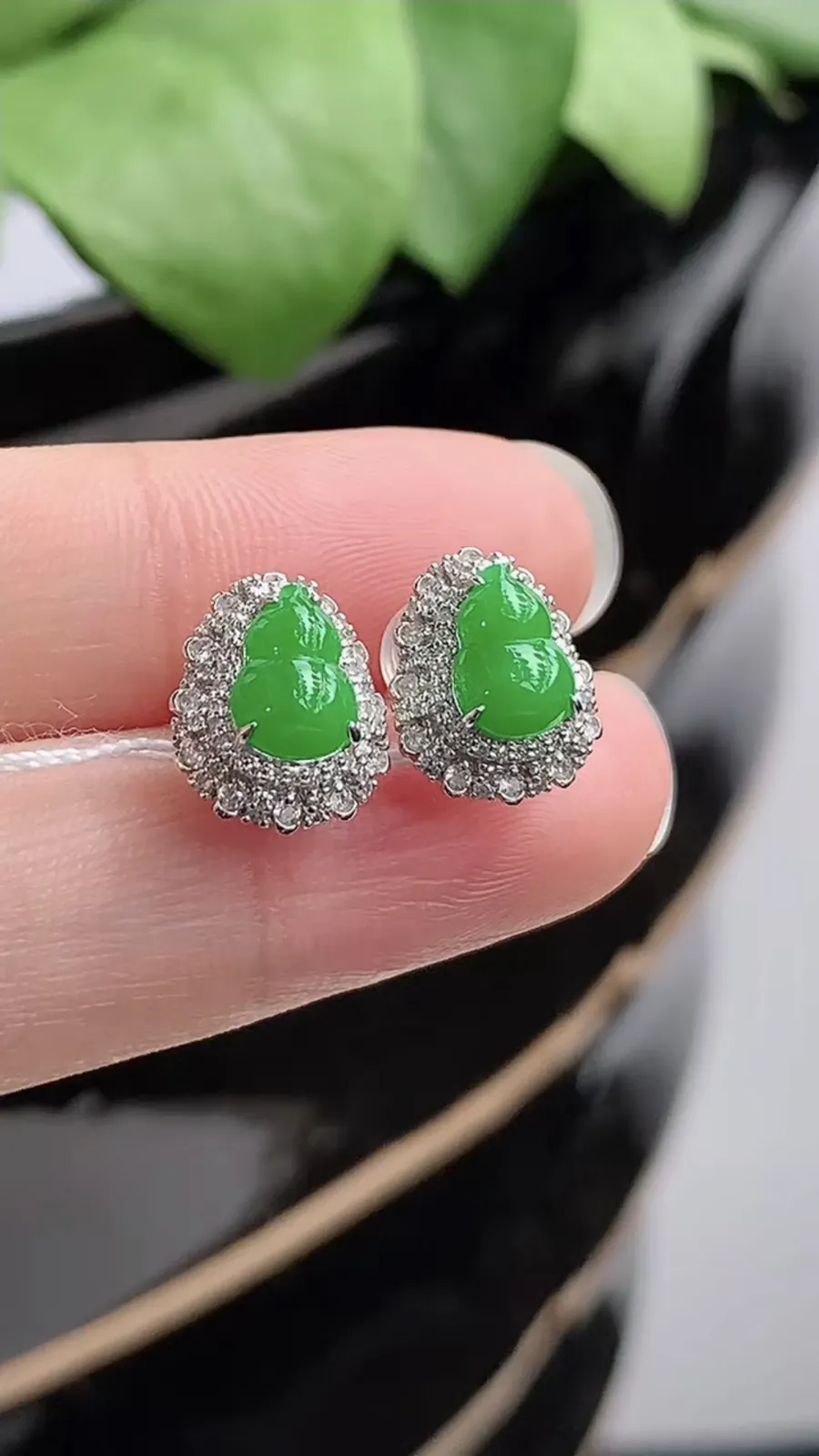 a货翡翠冰种18K金伴钻镶嵌阳绿葫芦耳钉 尺寸7×5mm 重量2.42g 1216