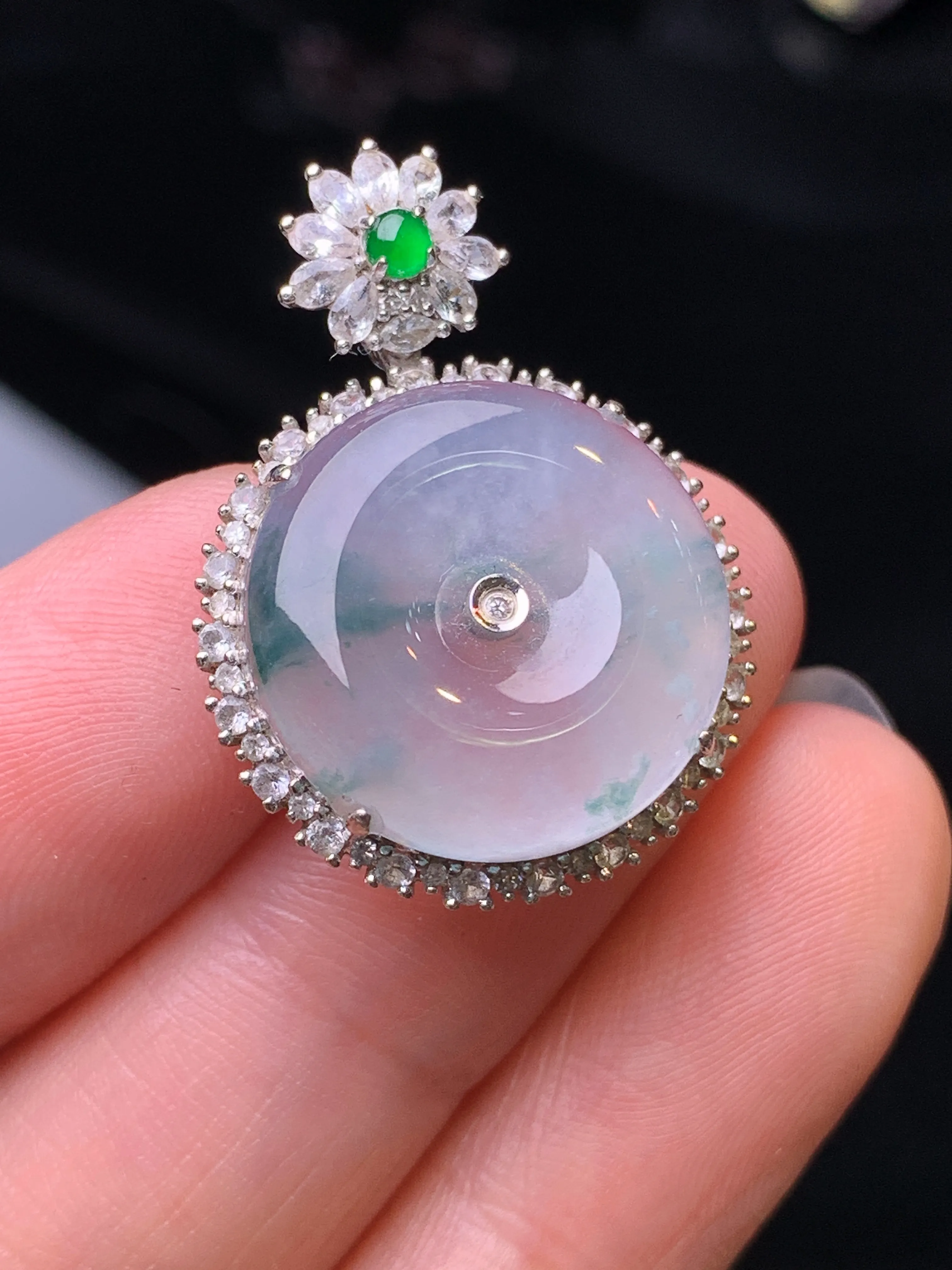 18k金钻白蓝宝镶嵌冰种平安扣吊坠 玉质细腻 色泽清新艳丽 整体尺寸27.5*19.8*6.5