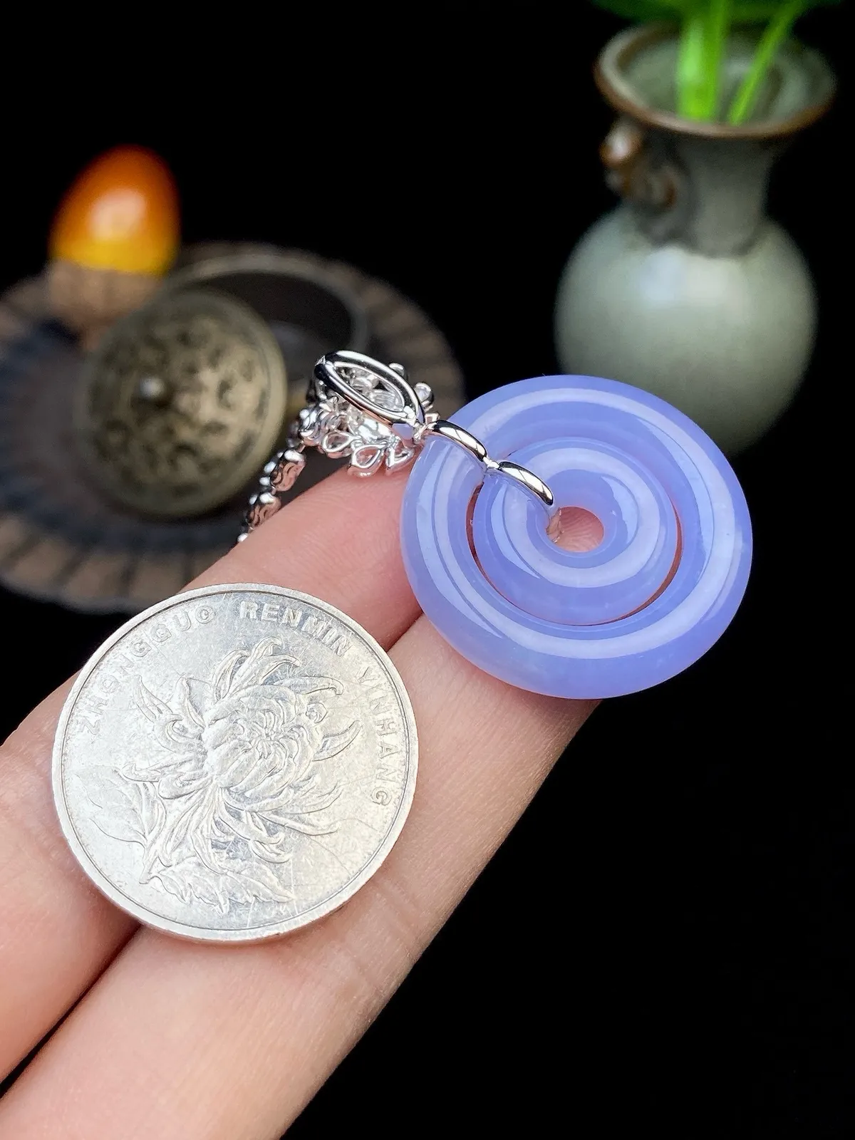 【冰种紫罗兰扣】甜甜圈双扣，质地细腻，冰感十足，通透闪亮，18k金钻镶嵌，裸石尺寸25.7**5毫米