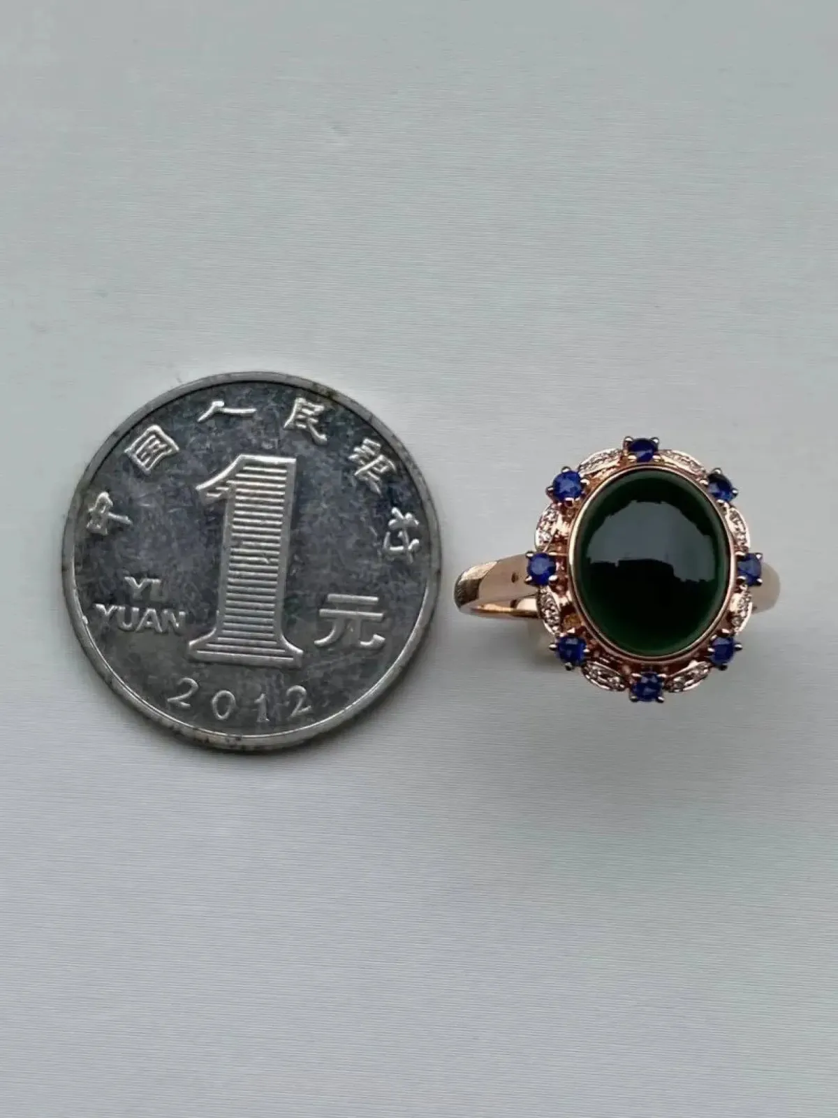 墨翠：【蛋面戒指】18K金+南非钻镶嵌，细腻干净，黑度极黑，性价比高·做工精致，打灯透绿 裸石尺寸：10.9*9.2*6.5