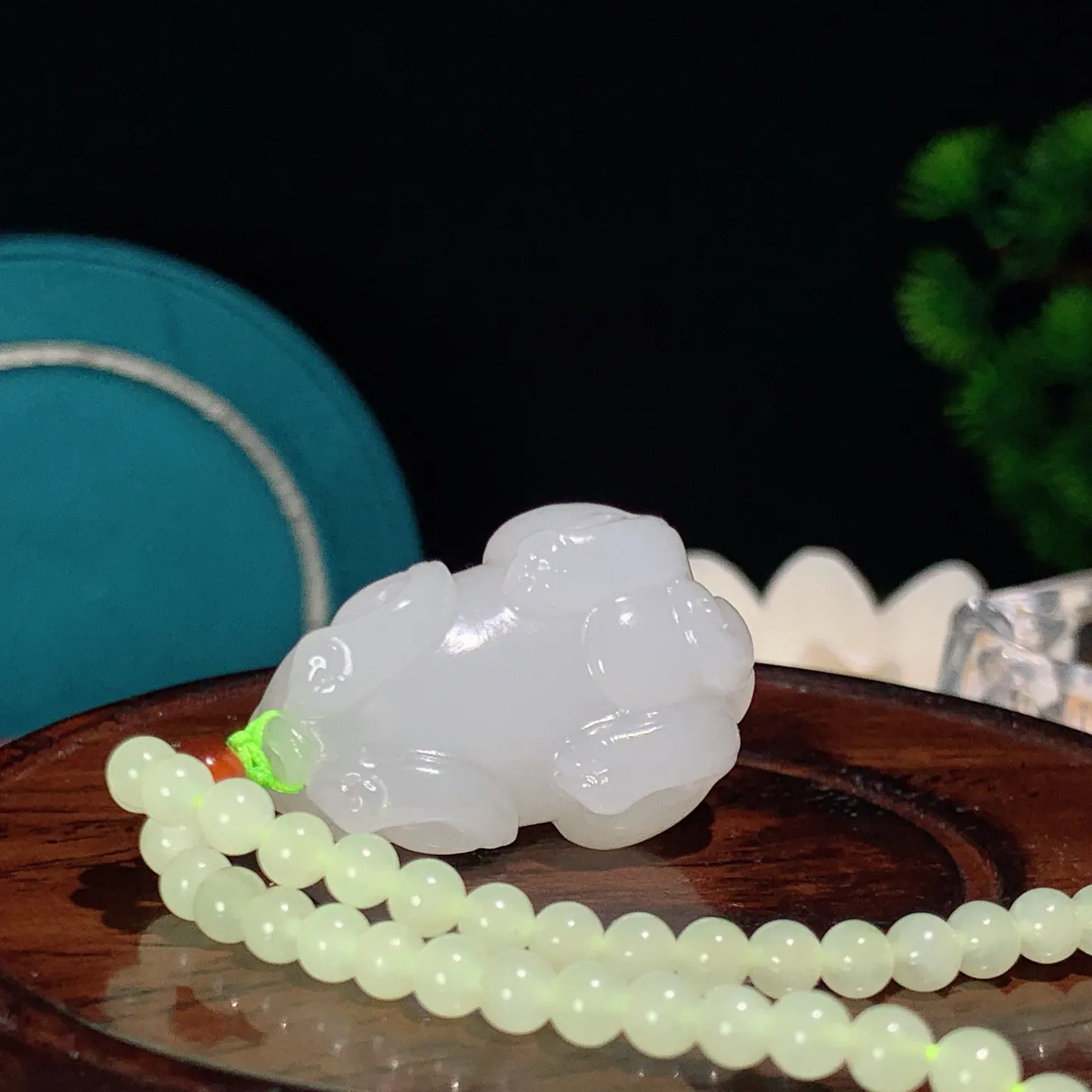 和田玉白玉招财进宝貔貅挂件。尺寸33/22/17重30克。玉质细腻油润。手推出油。佩戴高端典雅。lt251220