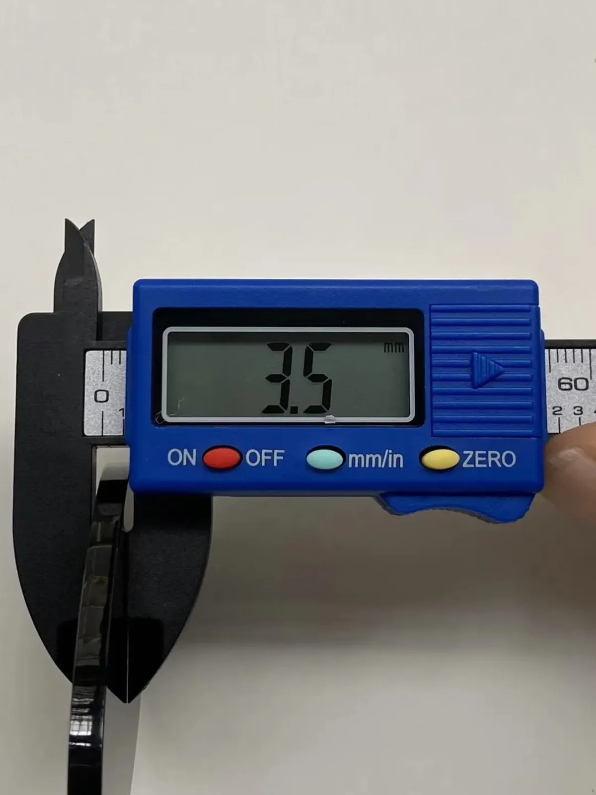 墨翠【平安无事牌】细腻干净，黑度好，性价比高，雕工精湛，打灯透绿‘