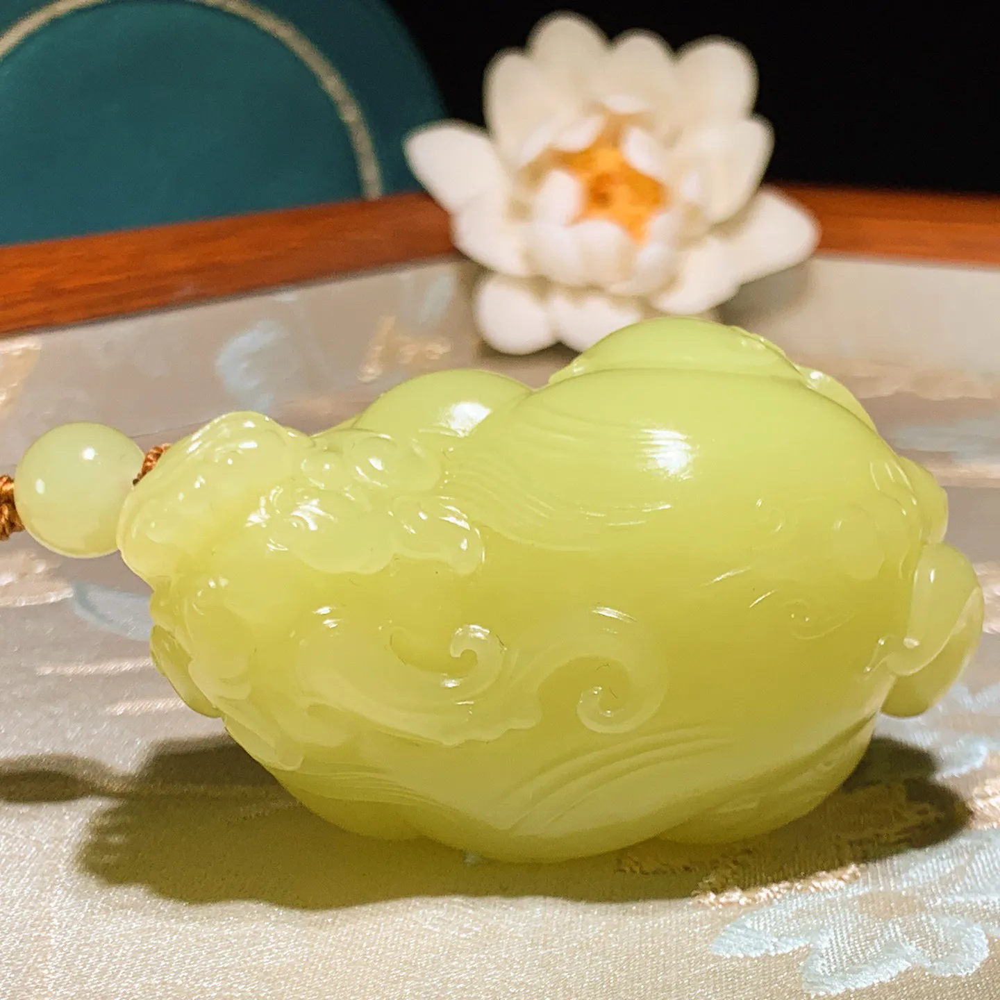 收藏级！新疆和田玉若羌黄口料招财进宝貔貅把件 鸡油黄 尺寸60/39/38重142克。玉质细腻油润。手推出油。品相大气。lt251220