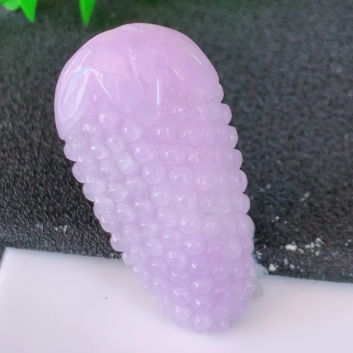 自然光实拍，多子多福葡萄紫罗兰翡翠吊坠，种老水足，雕工精湛 ，寓意美好， 佩戴时尚出众！#57.16