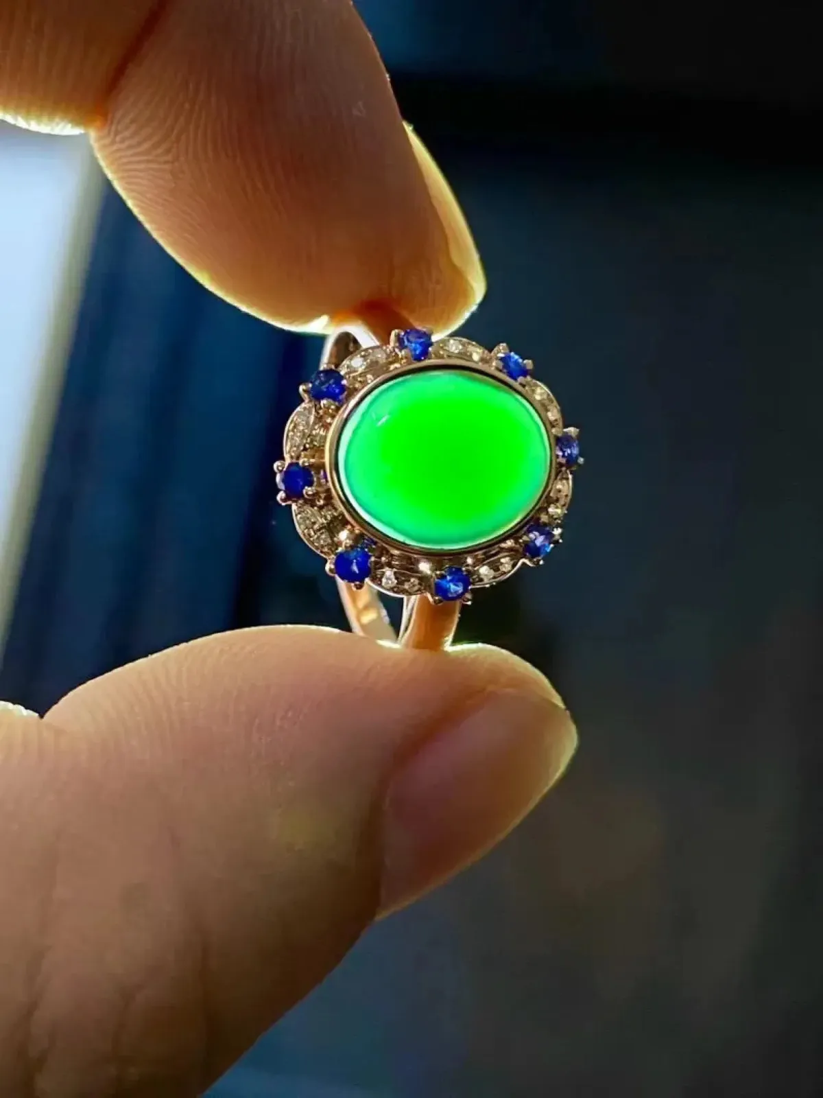 墨翠：【蛋面戒指】18K金+南非钻镶嵌，细腻干净，黑度极黑，性价比高·做工精致，打灯透绿 裸石尺寸：