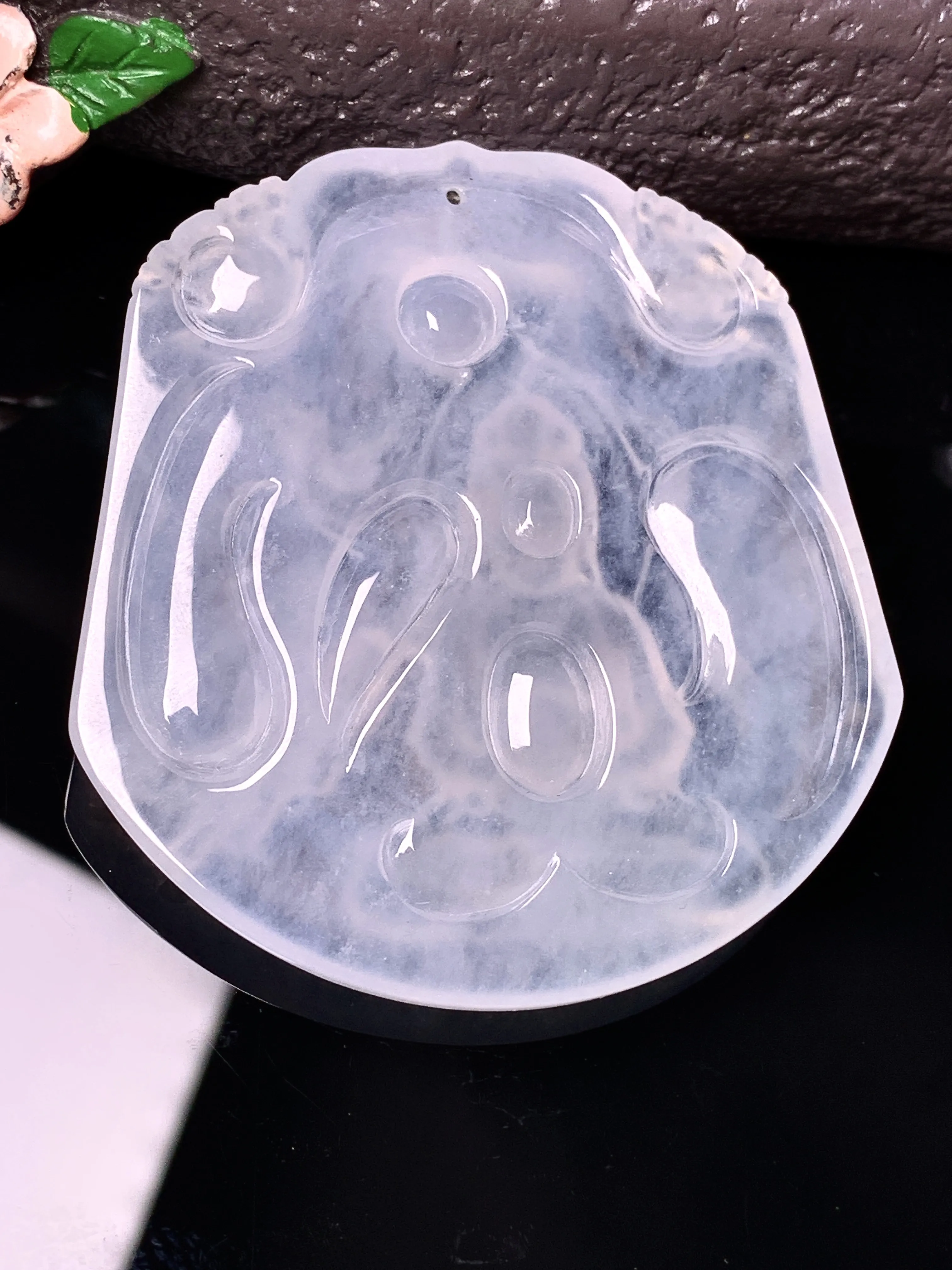 冰种观音菩萨吊坠 玉质细腻 色泽清新艳丽 整体尺寸54*50.2*5.5