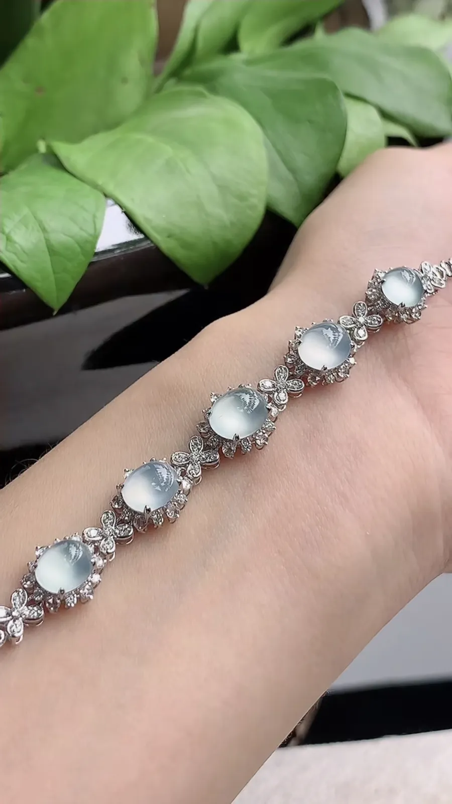 a货翡翠高冰种18K金伴钻镶嵌白月光蛋面手链 尺寸8×7×7mm 重量9.42g 1216