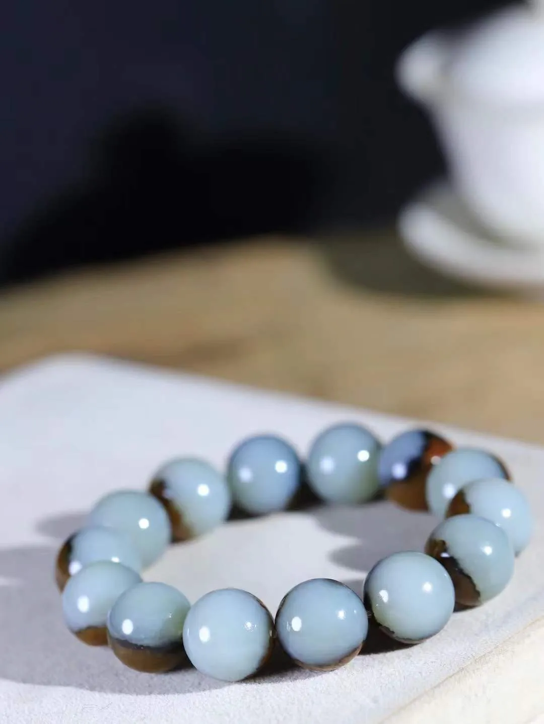 【珠圆玉润.手串】

精品️和田玉三色珠圆玉润手串 玉质温润细腻  整串打磨圆润，佩戴舒适。珠珠落