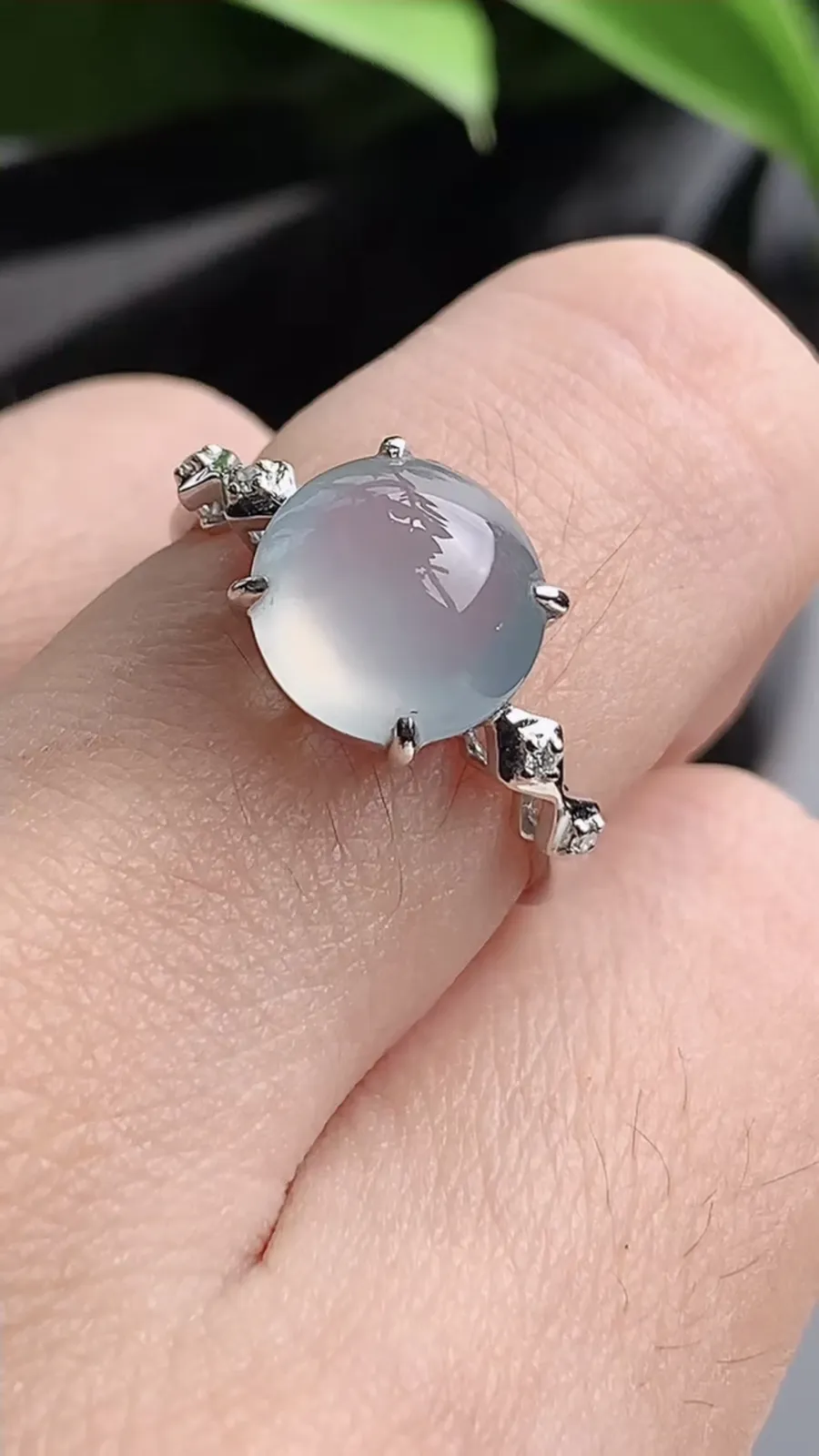 a货翡翠老坑冰种18K金镶嵌白月光蛋面戒指 圈口17.2裸石尺寸9.2mm 重量2.30g 1215