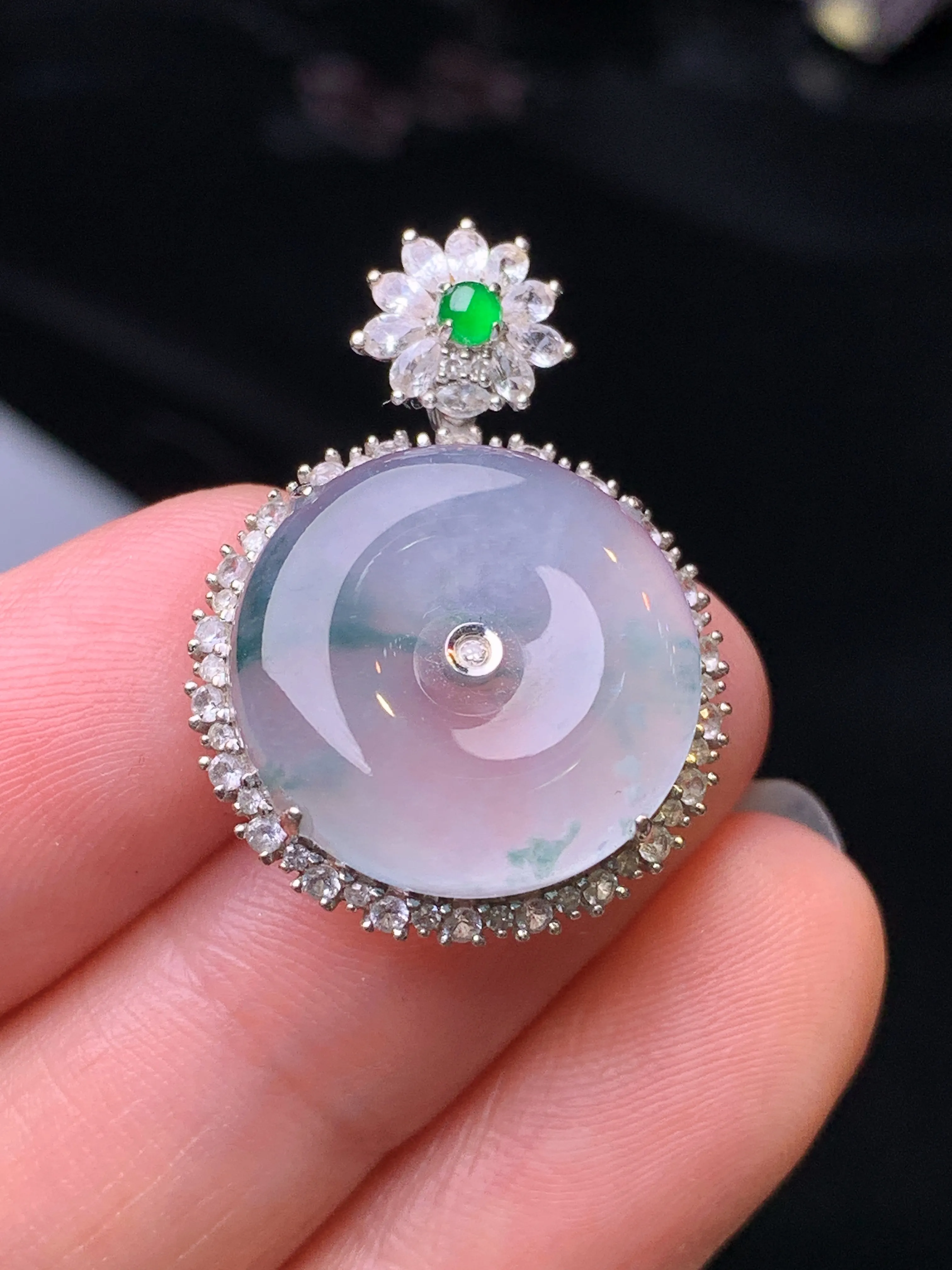 18k金钻白蓝宝镶嵌冰种平安扣吊坠 玉质细腻 色泽清新艳丽 整体尺寸27.5*19.8*6.5