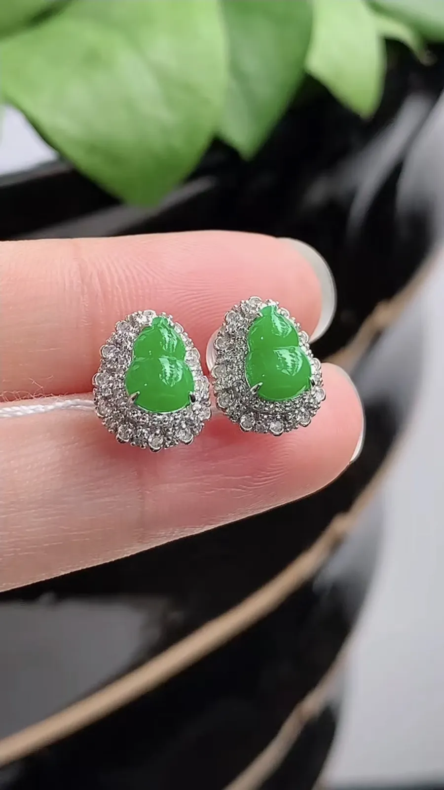 a货翡翠冰种18K金伴钻镶嵌阳绿葫芦耳钉 尺寸7×5mm 重量2.42g 1216