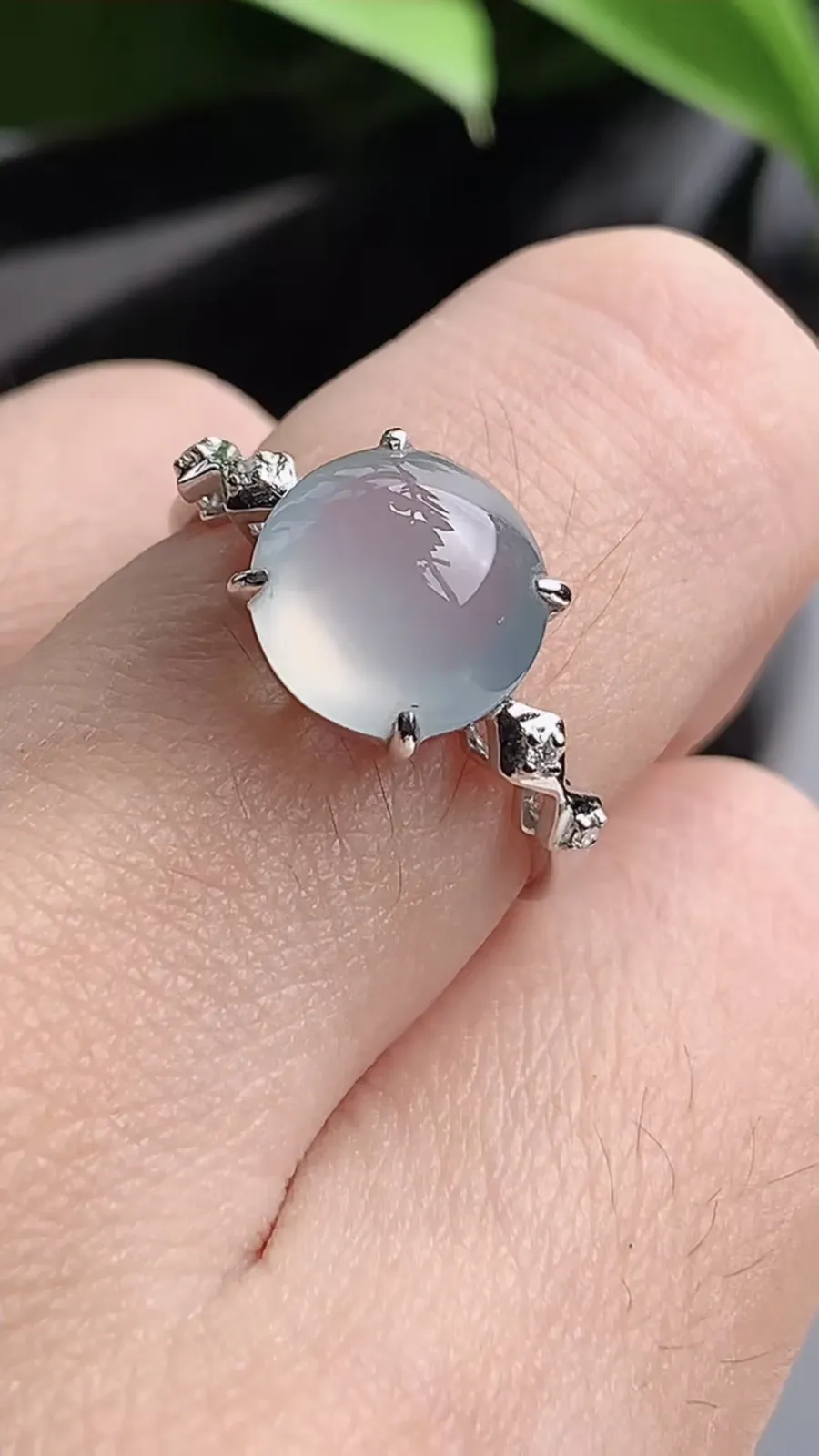 a货翡翠老坑冰种18K金镶嵌白月光蛋面戒指 圈口17.2裸石尺寸9.2mm 重量2.30g 1215