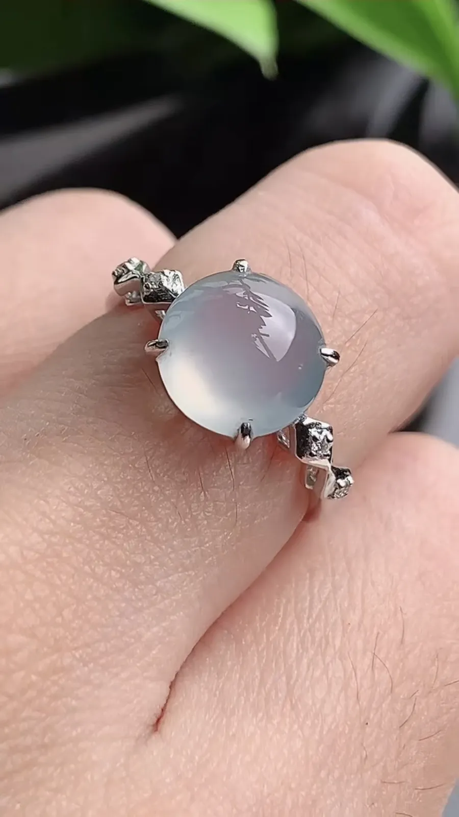 a货翡翠老坑冰种18K金镶嵌白月光蛋面戒指 圈口17.2裸石尺寸9.2mm 重量2.30g 1215