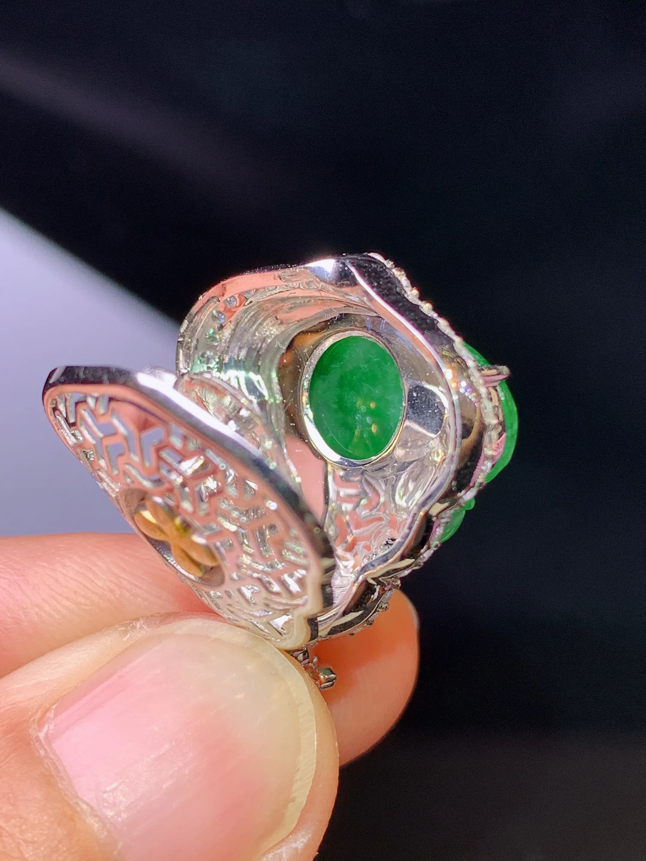 18k金钻镶嵌翠绿佛公吊坠 玉质细腻 色泽清新艳丽 整体尺寸26.5*20*8.6