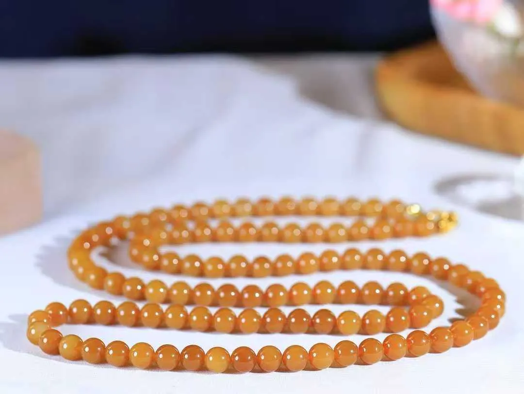 【珠圆玉润.项链】

收藏级臻品️和田玉糖玉珠圆玉润项链 玉质温润细腻  整串打磨圆润，佩戴舒适。