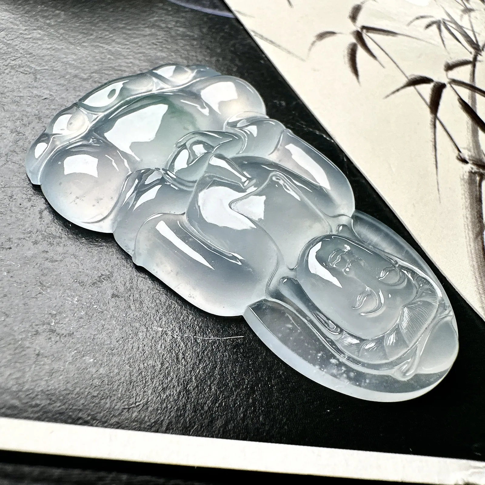 【冰种飘花正装观音吊坠】质地细腻，通透度上佳，冰感十足，适合佩戴，收藏品质