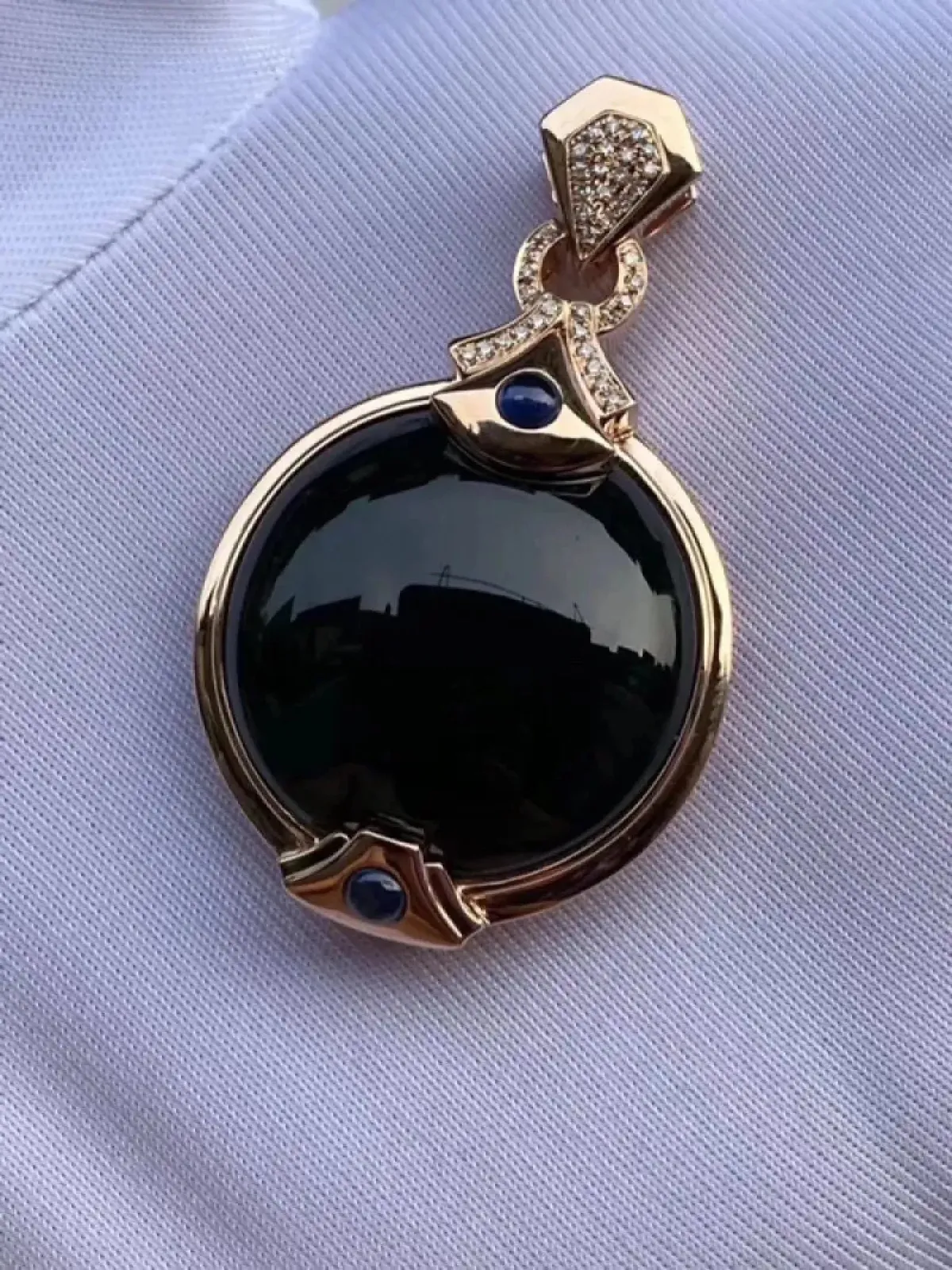 墨翠【蛋面吊坠】18K金+南非钻镶嵌，细腻干净，黑度好、性价比高，雕工精湛，打灯透绿 裸石尺寸：24.2*