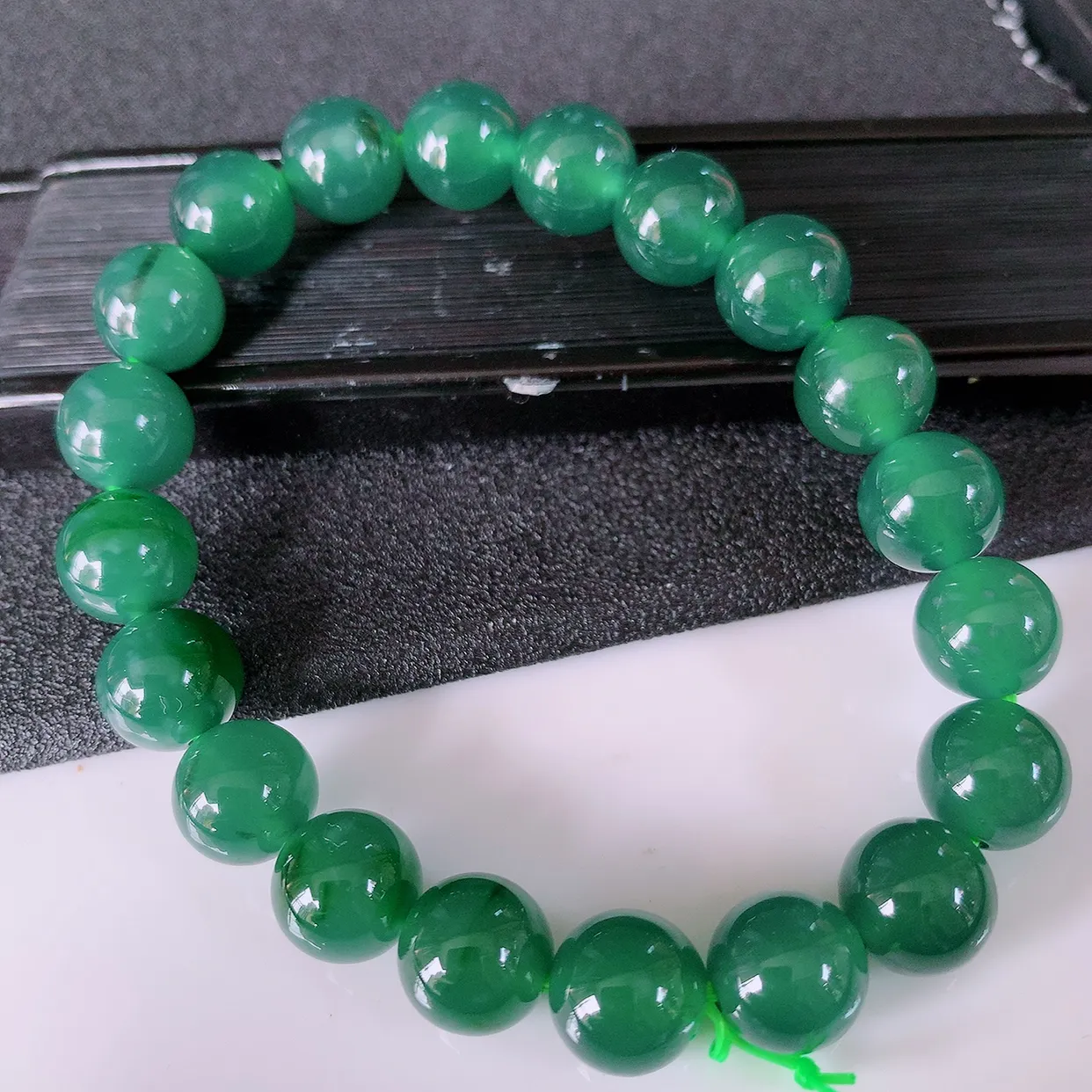 自然光实拍，冰种飘花翡翠手串手链，种老水足，冰清玉润  颜色漂亮  #46.18取一尺寸10