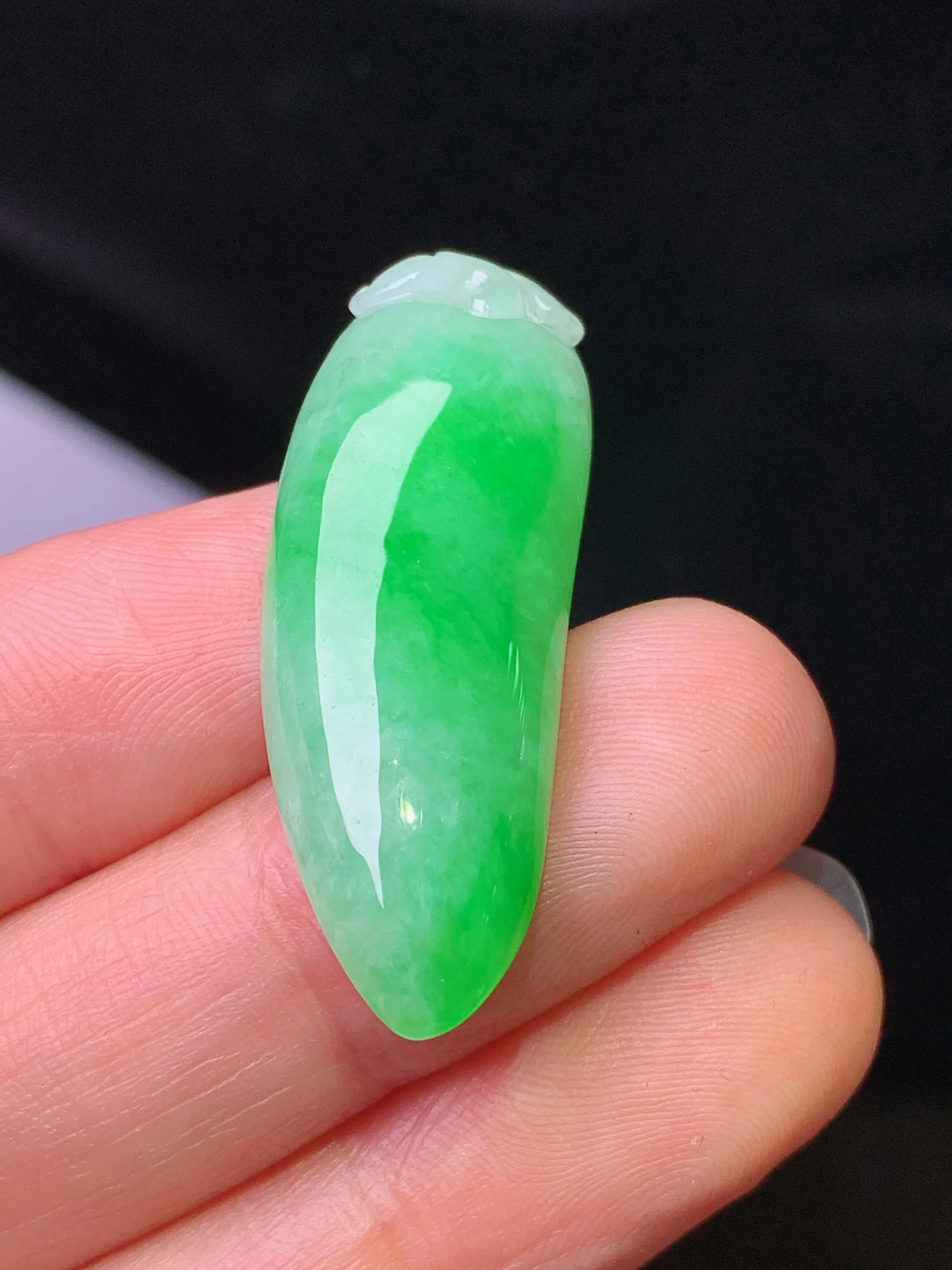 翠绿福瓜吊坠 玉质细腻 色泽清新艳丽 整体尺寸35*13*7.2