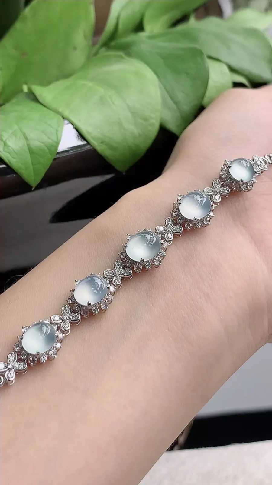 a货翡翠高冰种18K金伴钻镶嵌白月光蛋面手链 尺寸8×7×7mm 重量9.42g 1216