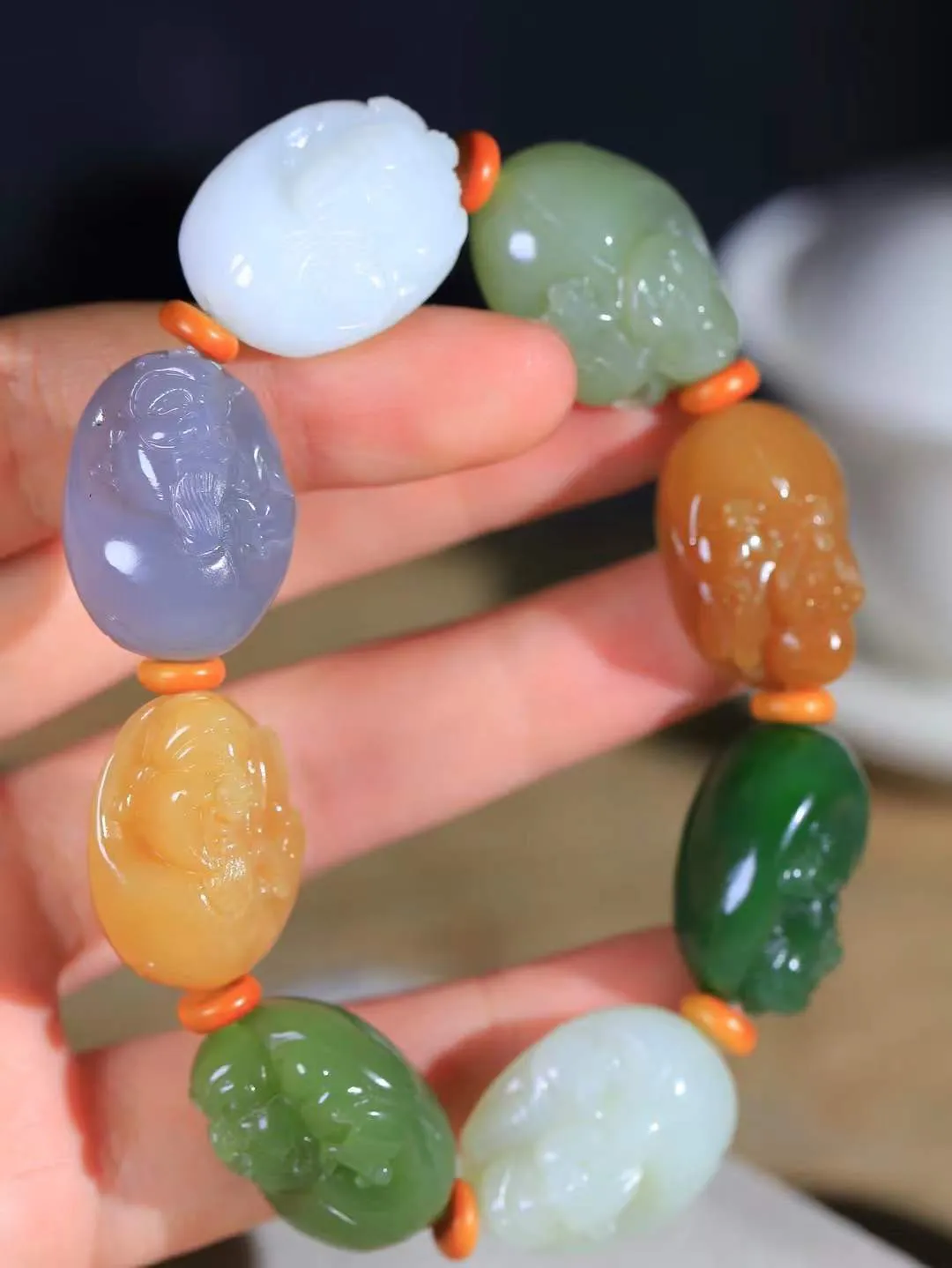 【八仙过海.手串】

精品和田玉多宝八仙手串，毛孔清晰、料子油润十足，手感上佳，精工雕琢八仙，形态各异，神韵生动，呼之欲出，各有特色，人物须发毕现。八仙得道而成，扶危济困，可保平安。八个不同身份地位的人为除恶扬善而走道一起，一直被人们津津乐道。随身佩戴定能消灾保平安，万事皆如意。尺寸取一27-20.7-17.6mm 重109克    FDL-791272063