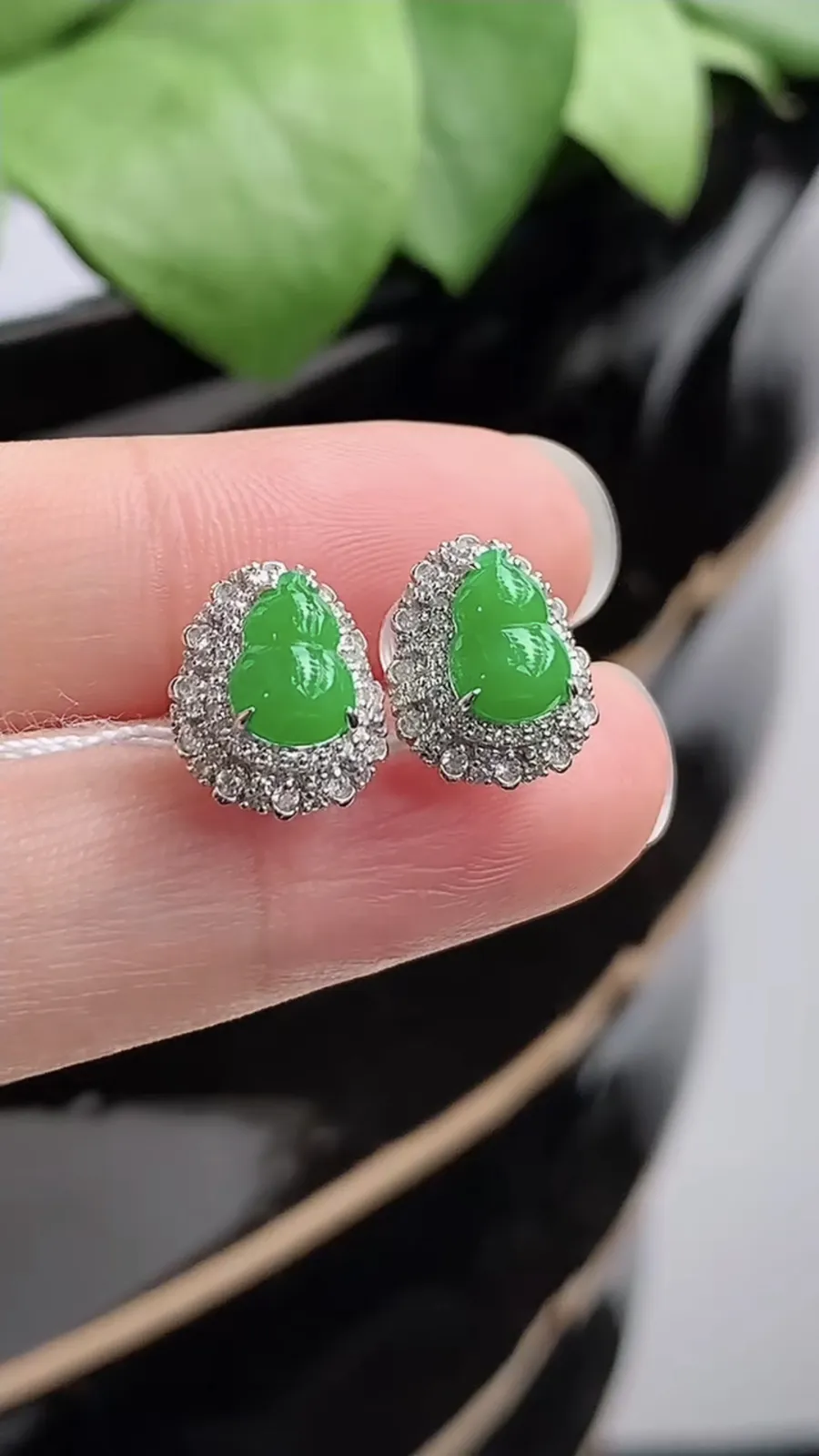 a货翡翠冰种18K金伴钻镶嵌阳绿葫芦耳钉 尺寸7×5mm 重量2.42g 1216